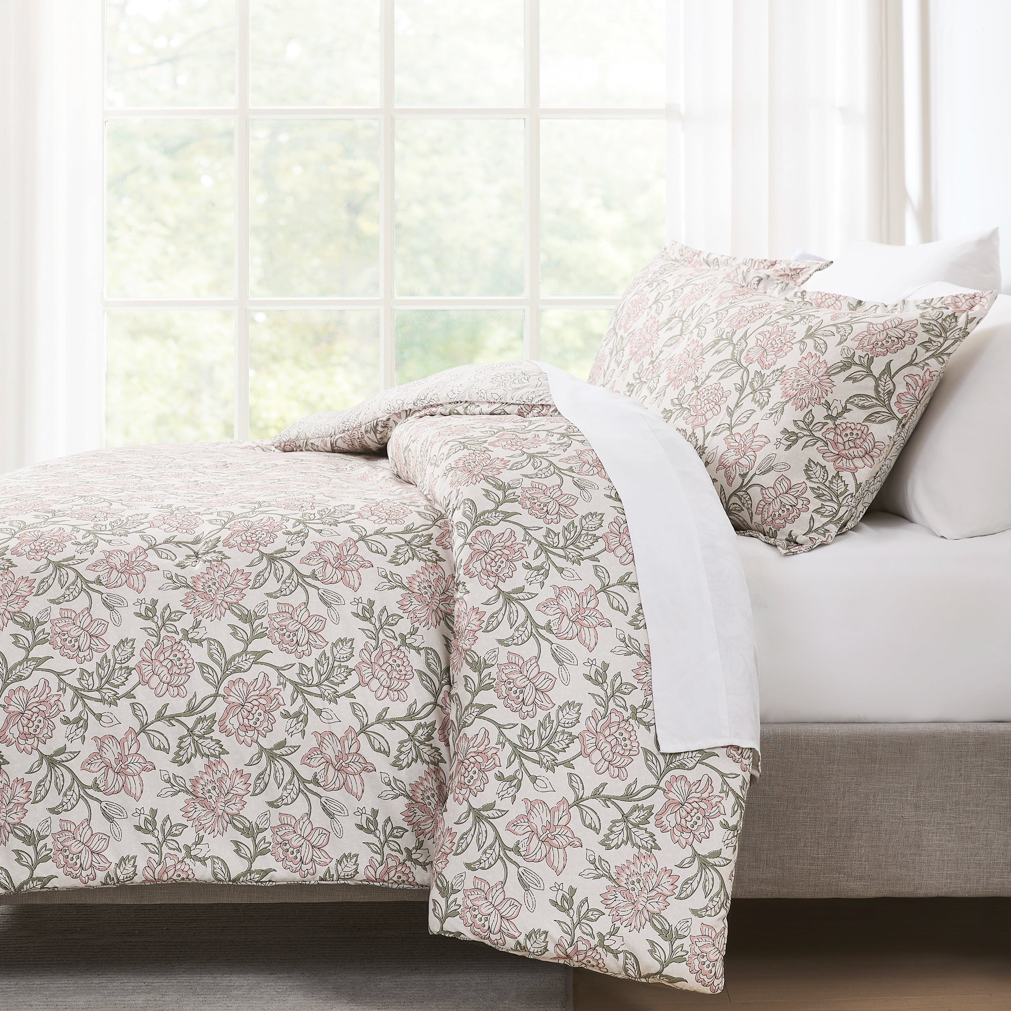 Zara Floral Block Reversible Comforter 3-Piece Set - Soft & Stylish Bedding for Modern Bedrooms, Guest Rooms & Dorm Decor
