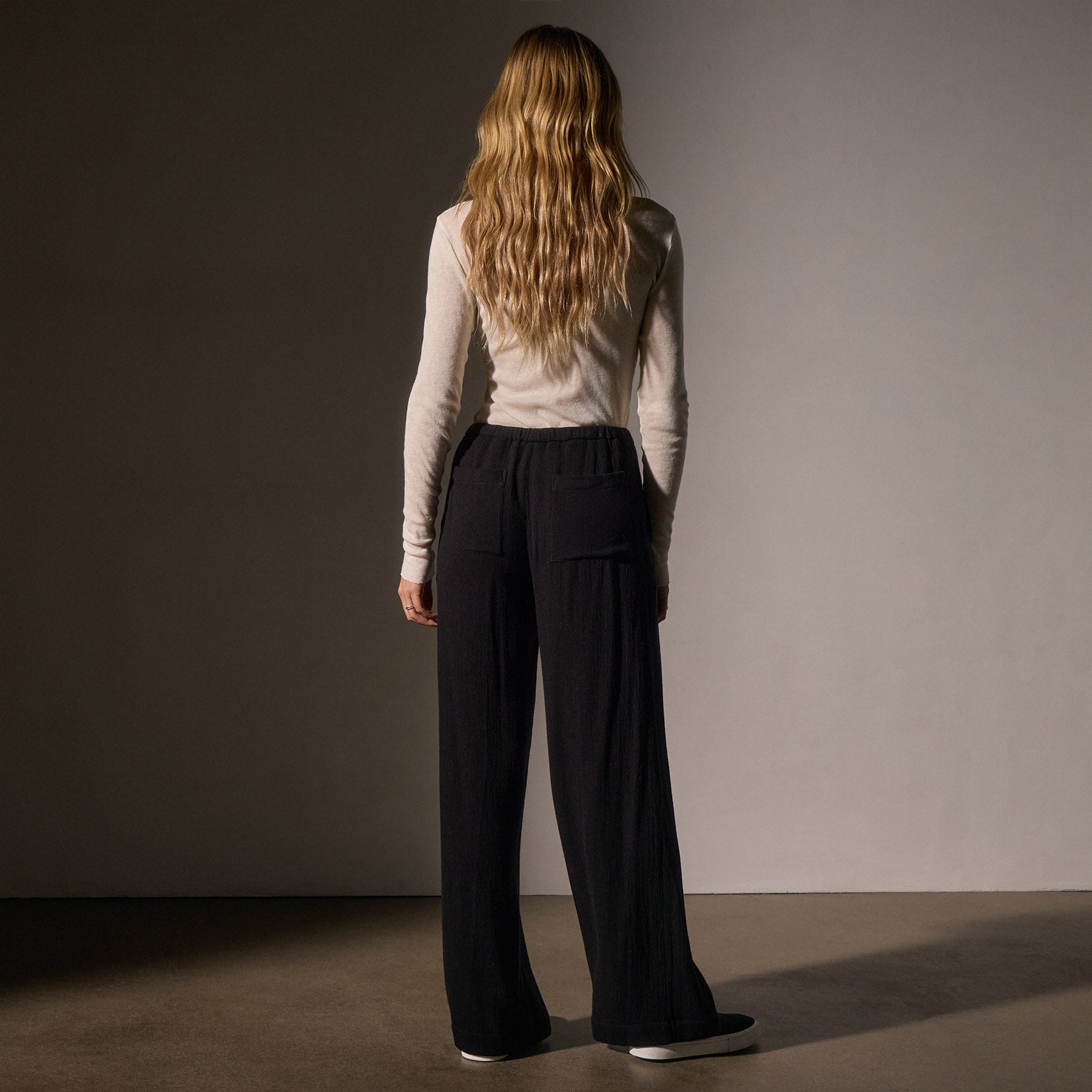 Stylish Pleated Wool Blend Pants for Men & Women - Classic Black Office & Casual Wear - Perfect for Work, Business Meetings & Everyday Outfits