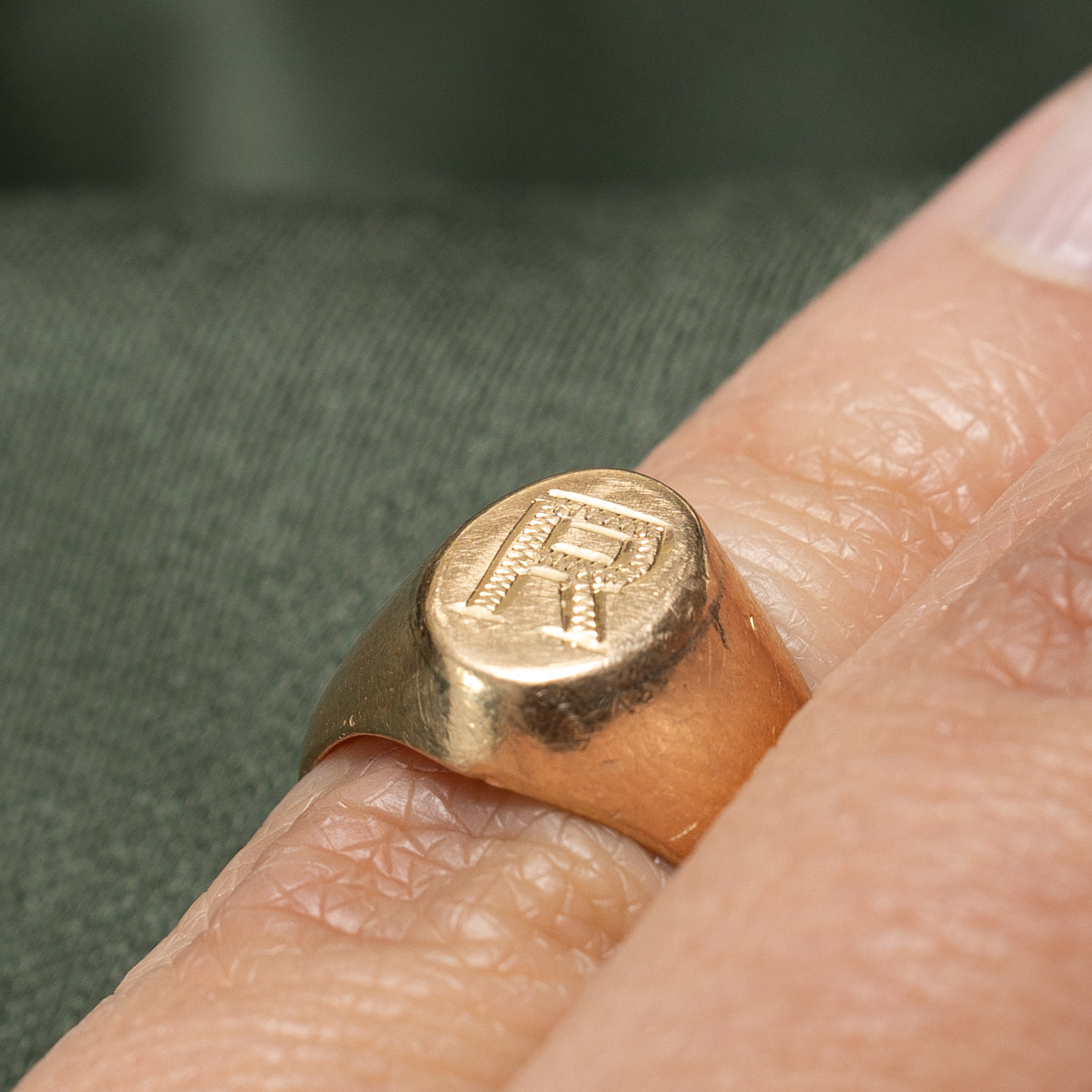 14K Yellow Gold Initial R Signet Ring for Women - Size 3.5 - Elegant Monogram Jewelry Gift for Her - Perfect for Birthdays, Anniversaries & Special Occasions