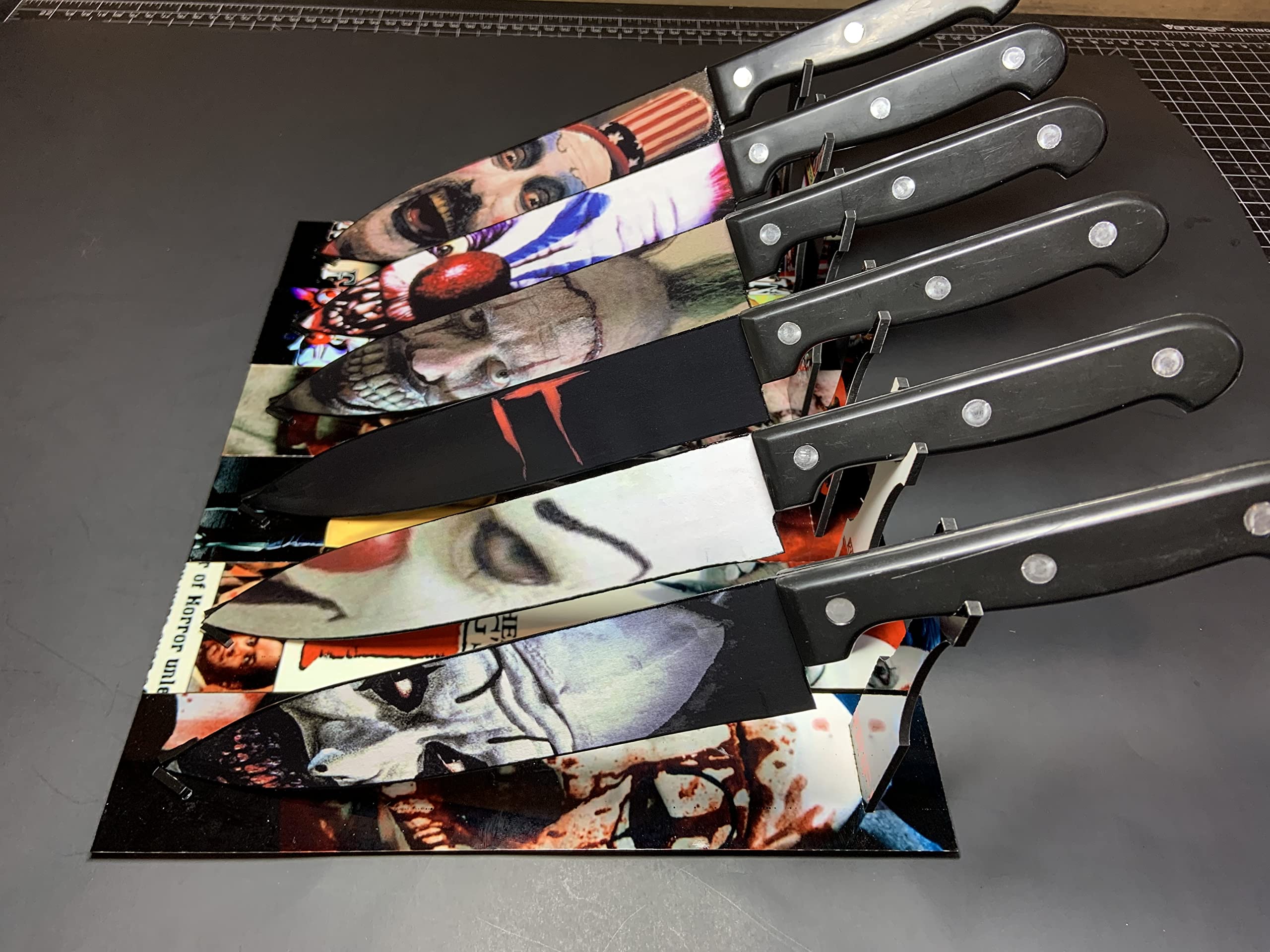 Scary Clown Horror Themed 6-Piece Kitchen Knife Set with Sublimated Stand - Perfect for Halloween Parties, Horror Enthusiasts & Themed Cooking