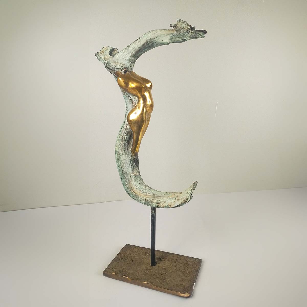 Elegant Femme Oiseau Bronze Sculpture - Handcrafted Bird Woman Statue for Home Decor, Office & Garden Art