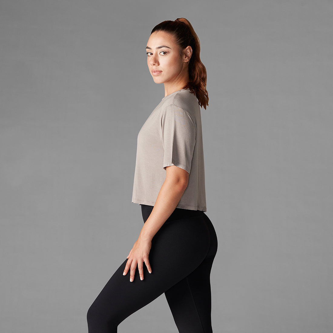 Tavi Noir Women's Short Sleeve Crop Top - Trendy Casual Summer T-Shirt for Streetwear, Outfits & Fashion | Perfect for Parties, Dates & Everyday Wear
