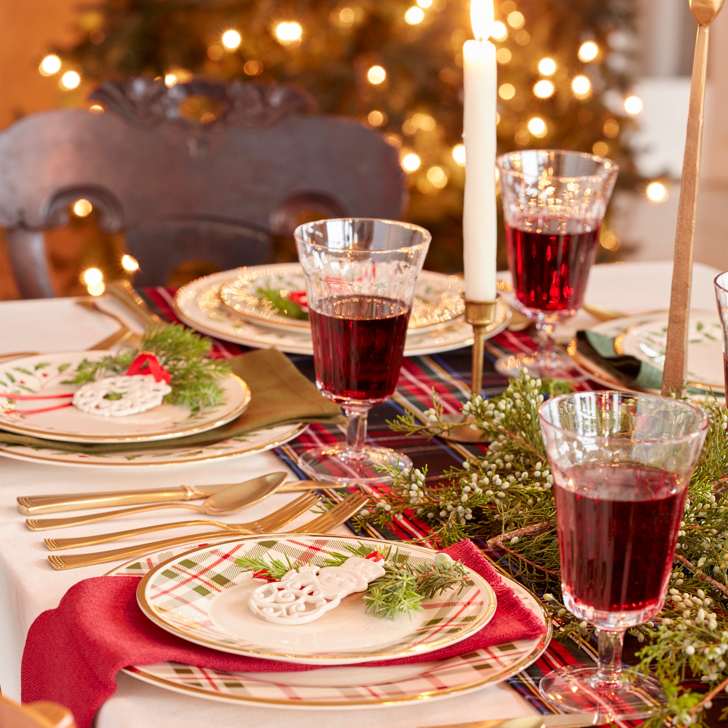 12-Piece Holiday Plaid Dinnerware Set - Elegant Tableware for Christmas, Thanksgiving & Family Gatherings - Durable Porcelain Plates, Bowls & Mugs