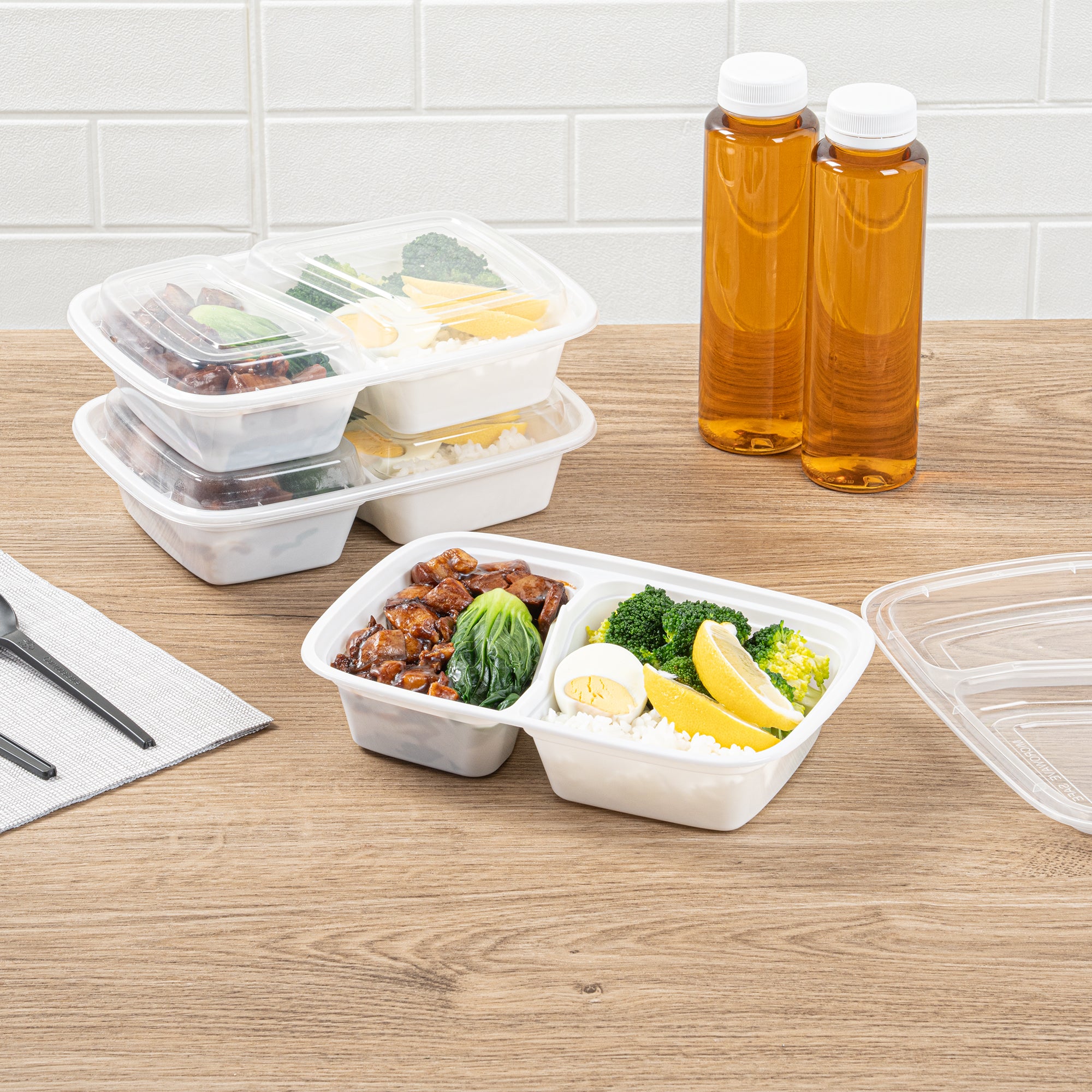 32 oz White Plastic 2-Compartment Food Storage Containers with Clear Lids - Microwave Safe (8.75