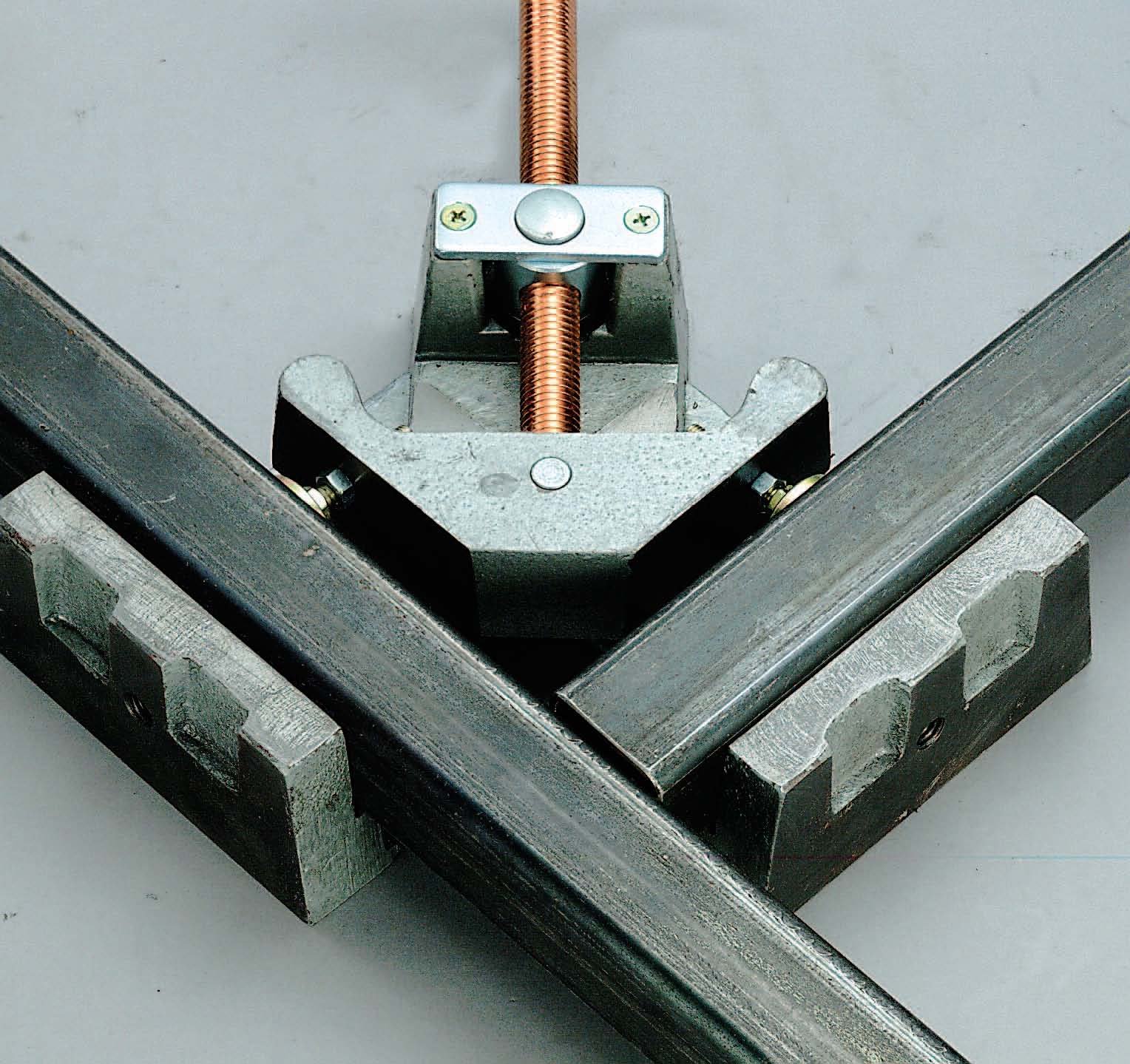 Heavy Duty Cast Iron Right Angle Clamp - Adjustable Swing Jaw for Woodworking & Metalworking