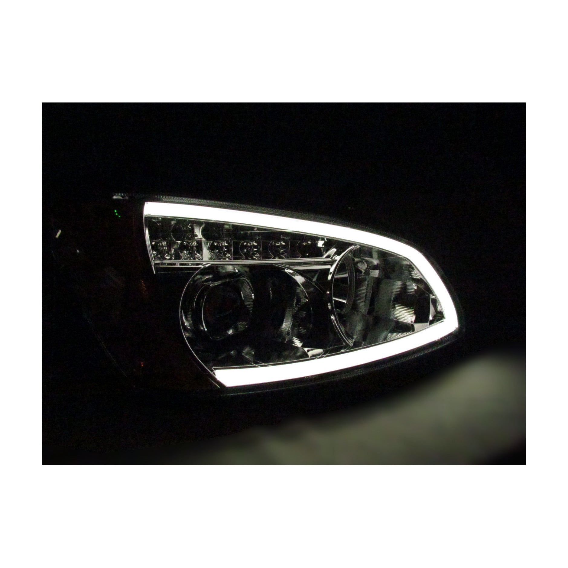 Kenworth T660 Chrome Projector Headlights with LED Light Bar - High-Performance Truck Lighting for Night Driving & Off-Road Adventures
