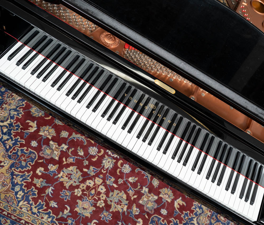 1982 Young Chang 6'10 PG 208 Grand Piano in Polished Ebony - Perfect for Concert Halls, Music Studios & Luxury Home Decor