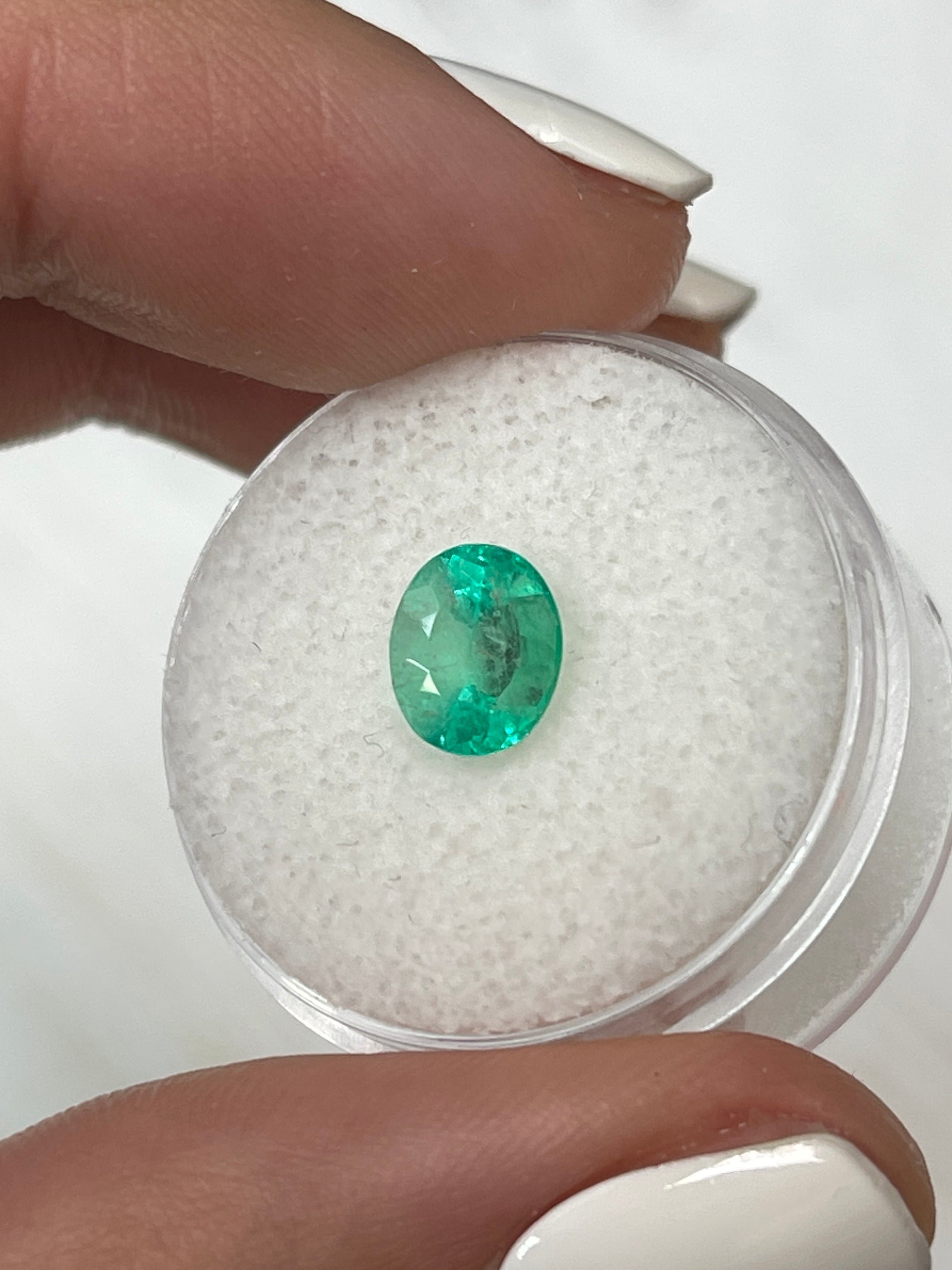 1.55 Carat Light Spring Green Natural Loose Colombian Emerald Oval Cut Gemstone for Jewelry Making, Engagement Rings & Fine Collections - Perfect for Birthstone Gifts & Luxury Accessories