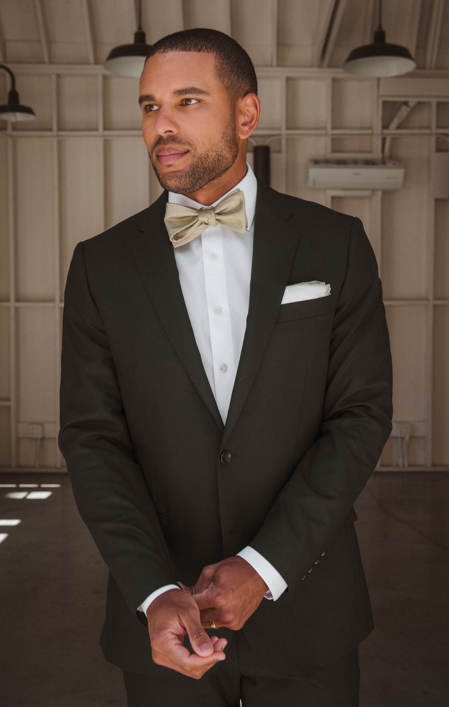 Josh Men's Moss Green Solid Bow Tie - Classic Necktie for Weddings, Prom & Formal Events