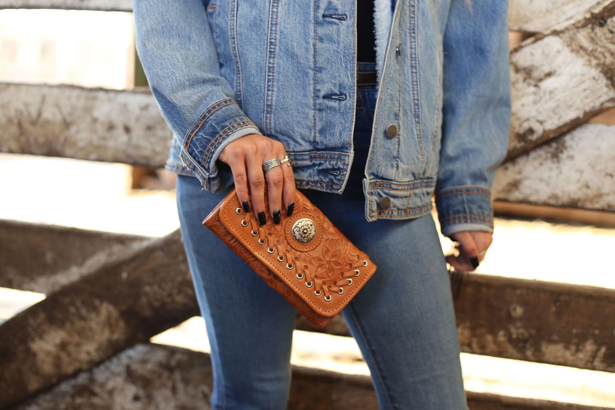 American West Leather Tri-fold Wallet for Women - Harvest Moon Tan Billfold | Stylish & Durable Women's Wallet for Everyday Use, Travel & Gift Giving