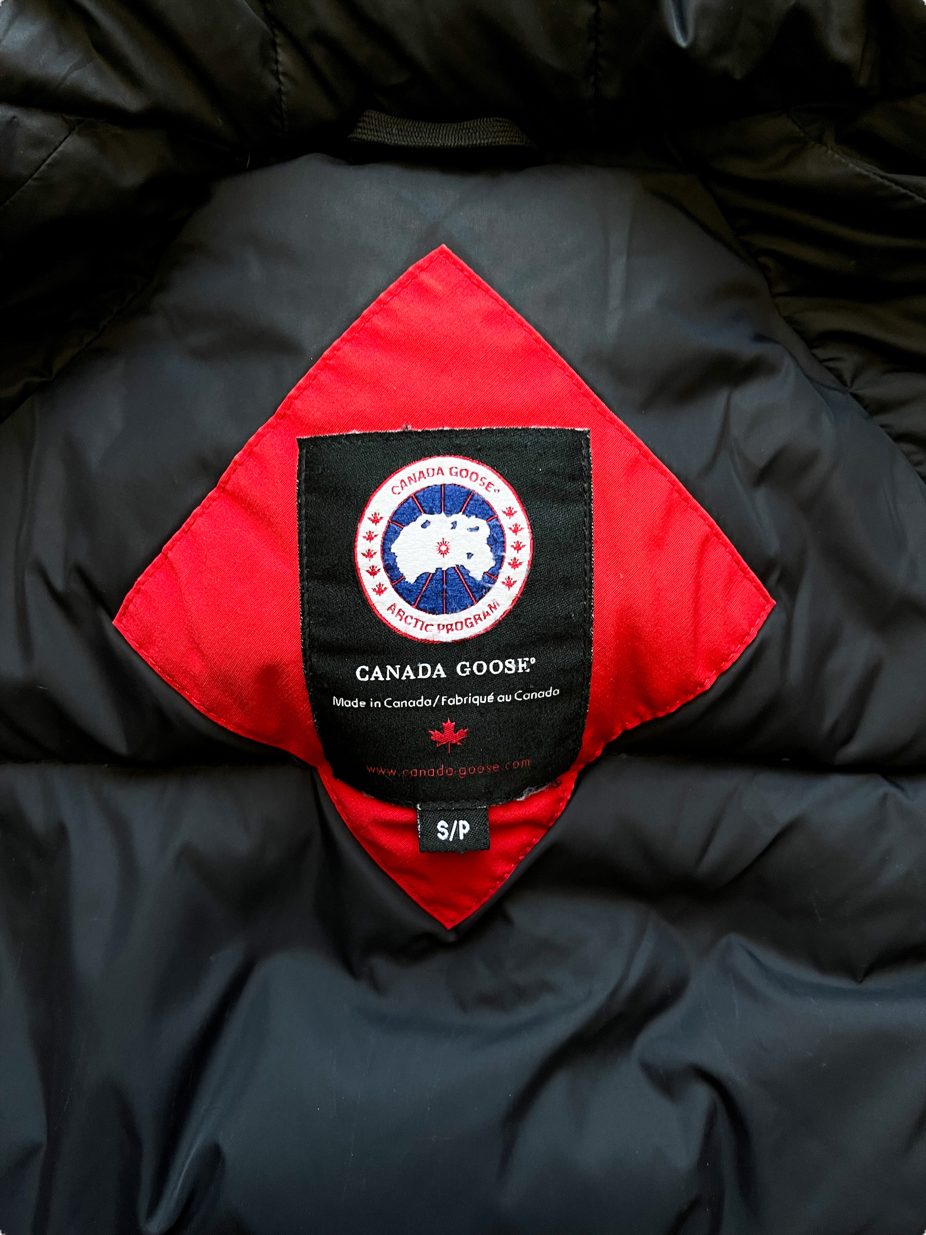 Canada Goose Red Chilliwack Women's Winter Jacket - Waterproof Parka with Fur Trim Hood for Extreme Cold Weather - Perfect for Snowboarding, Skiing & Outdoor Adventures