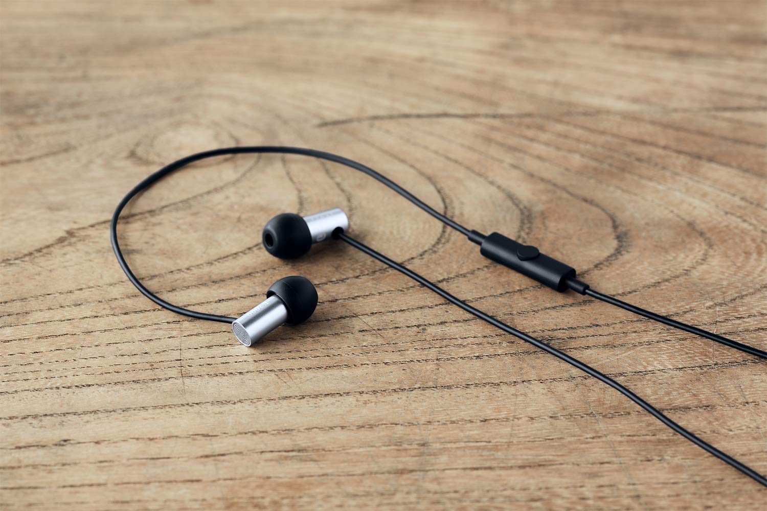Final E2000 FI-E2DALCS High-Fidelity In-Ear Earphones with Microphone & Remote Control - Matte Silver | Perfect for Gaming, Music & Calls
