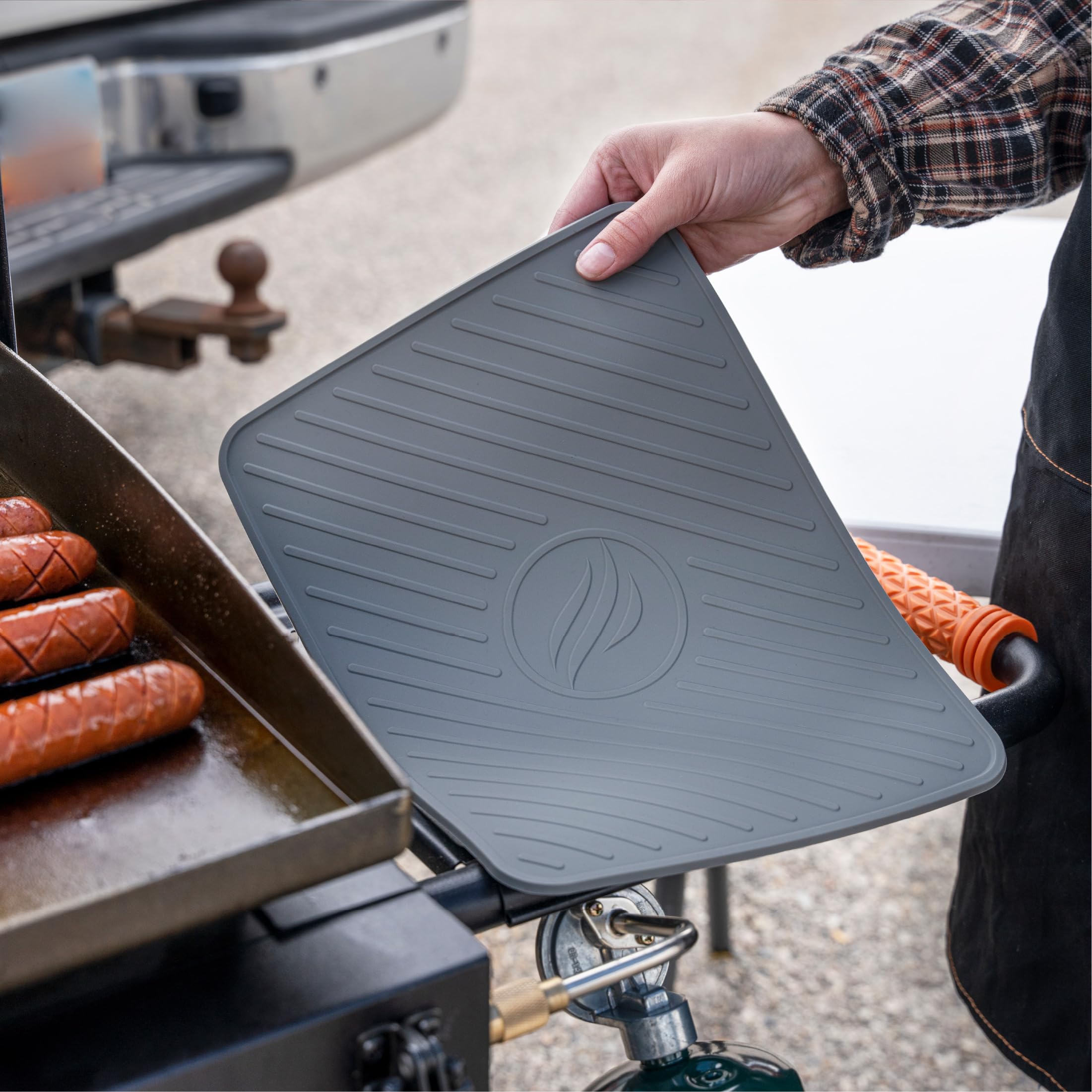 Blackstone 4222 Large Silicone Griddle Spatula Mat - Non-Slip Heat Resistant Drip Pad & Grill Utensil Holder for Kitchen, Stovetop, Cooking (9.25