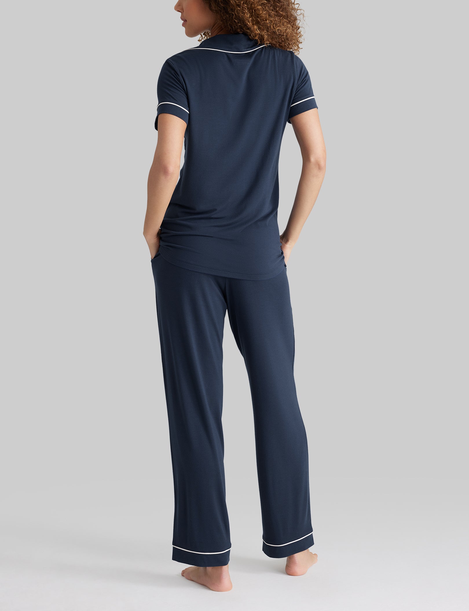 Cozy Women's Pajama Set - Soft Sleepwear Top & Lounge Pants for Relaxing at Home | Perfect for Nighttime Comfort & Lounging