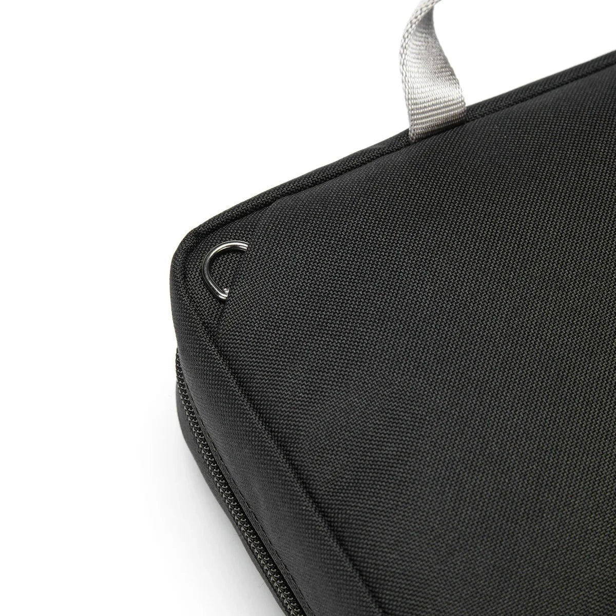 Pacsafe RFIDsafe™ RFID Blocking Gear Pouch - Anti-Theft Travel Wallet for Passport, Credit Cards & Cash - Secure & Compact for Airports, Commuting & Daily Use