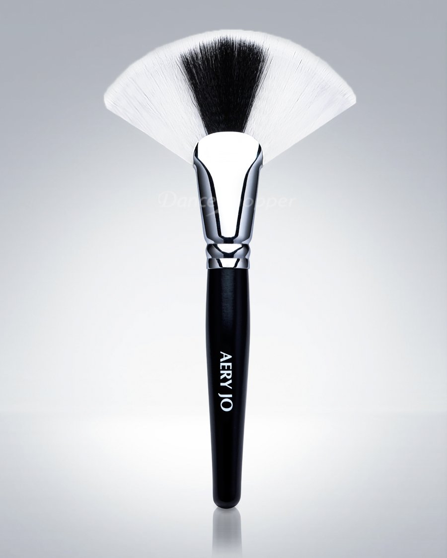 Tanning Brush for Sunless Tanning & Body Makeup - Easy Self Tan Application