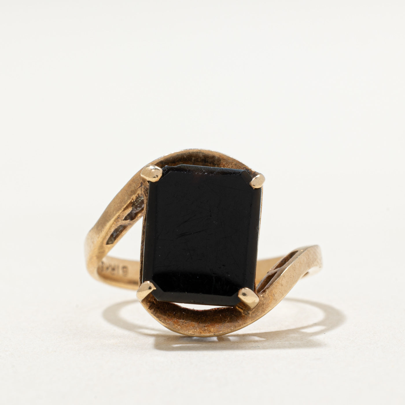 10K Yellow Gold Onyx Bypass Ring - 1.40ct Genuine Black Onyx Gemstone - Size 5.25 - Elegant Stackable Ring for Women - Perfect for Anniversary, Birthday & Everyday Wear