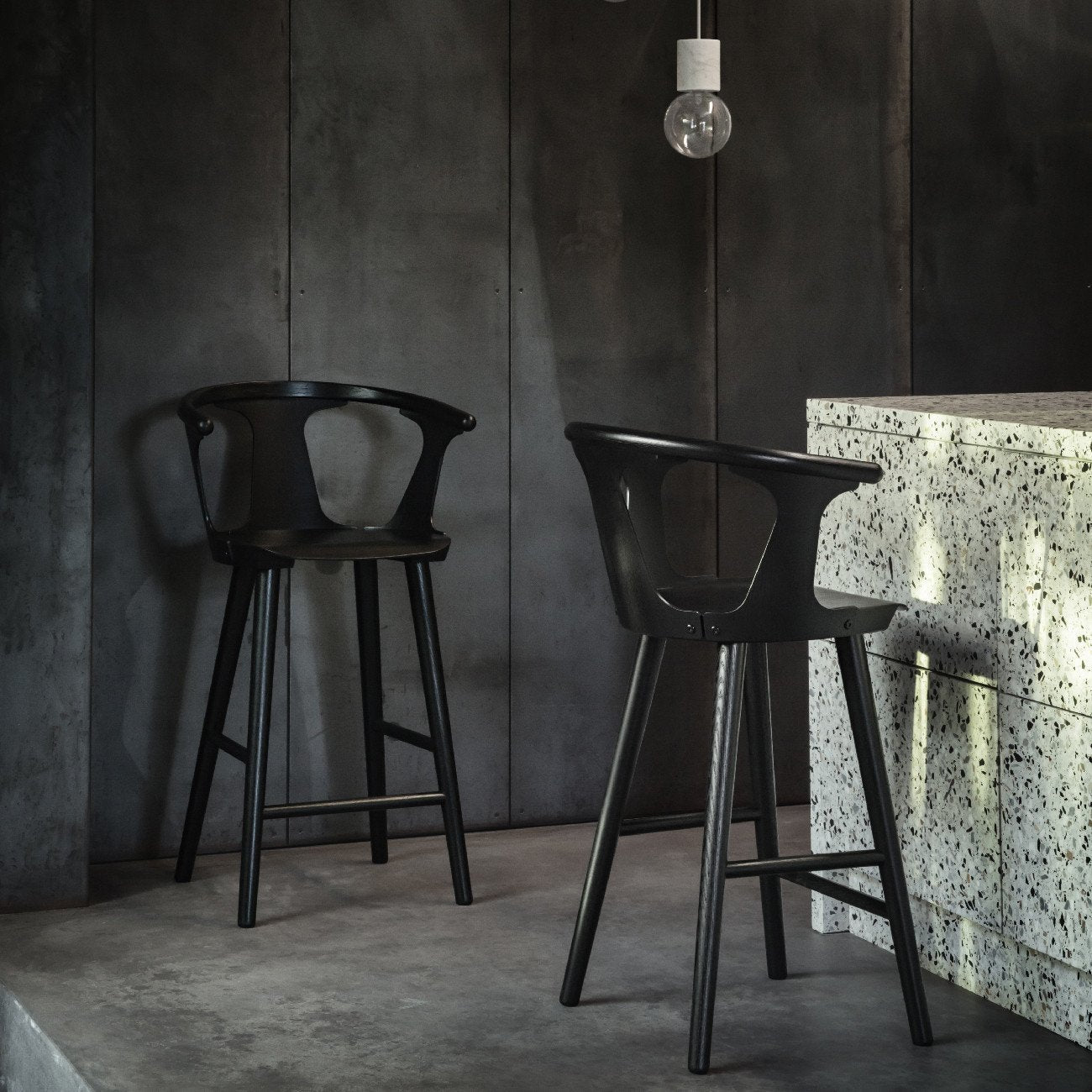 SK7 Counter Height Bar Stool - Modern Kitchen Island & Breakfast Nook Stool for Home, Cafe, and Restaurant Use