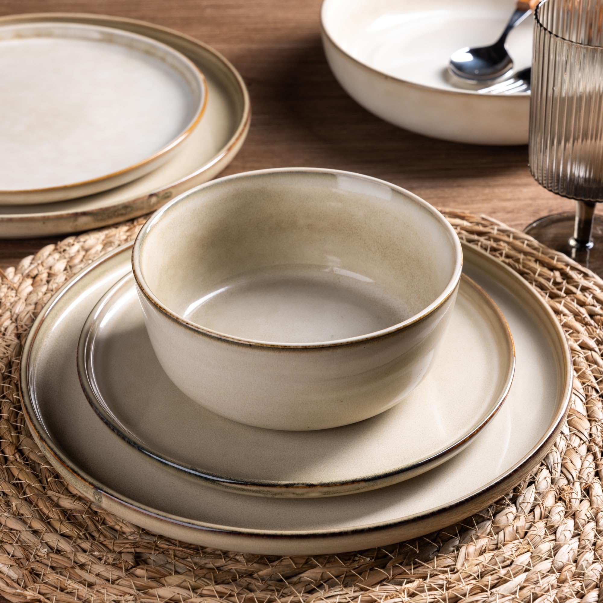 Premium 18-Piece Stoneware Dinnerware Set for 6 - Scratch Resistant Ceramic Plates & Bowls, Dishwasher & Microwave Safe, Reactive Glaze in Cappuccino - Perfect for Family Dinners, Restaurants & Entertaining Guests