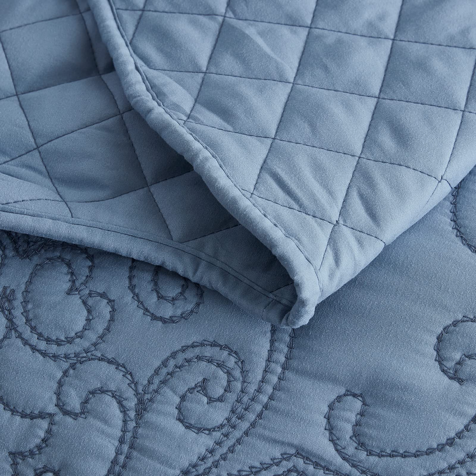 Luxury CHIXIN Queen Size Bedspread Coverlet Set - Lightweight Reversible 4-Piece Bedding with Damask Paisley Pattern - Beautiful Stitching (Ashley Blue) - Perfect for Master Bedroom, Guest Room & Vacation Homes