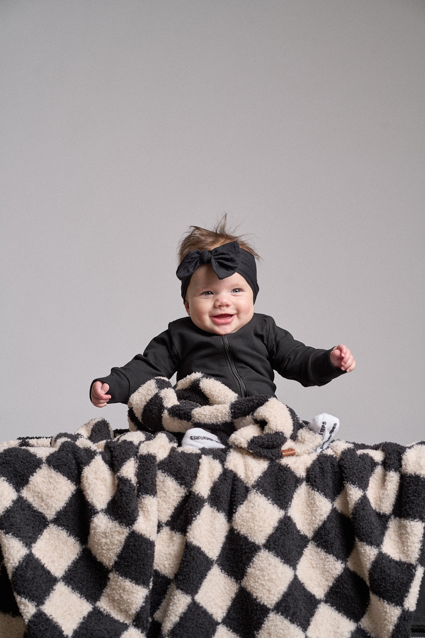 Soft Plush Blanket - Black Check Pattern - Cozy & Warm Fleece Throw for Bed, Couch, and Travel - Perfect for Home Decor, Gifts, and Relaxation