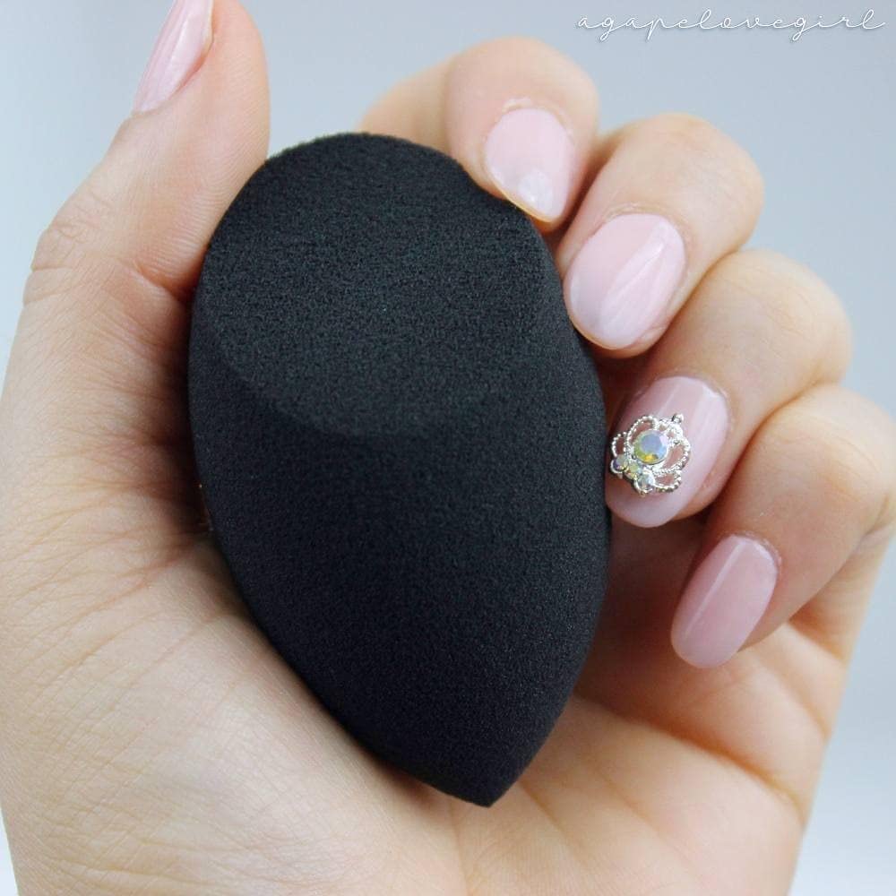 Beauty Junkees Makeup Sponge Blender - Latex-Free Black Contour Sponge for Liquid, Cream & Powder Foundation - Wet & Dry Cosmetic Blender for Flawless Makeup Application - Perfect for Everyday Use & Professional Makeup Artists