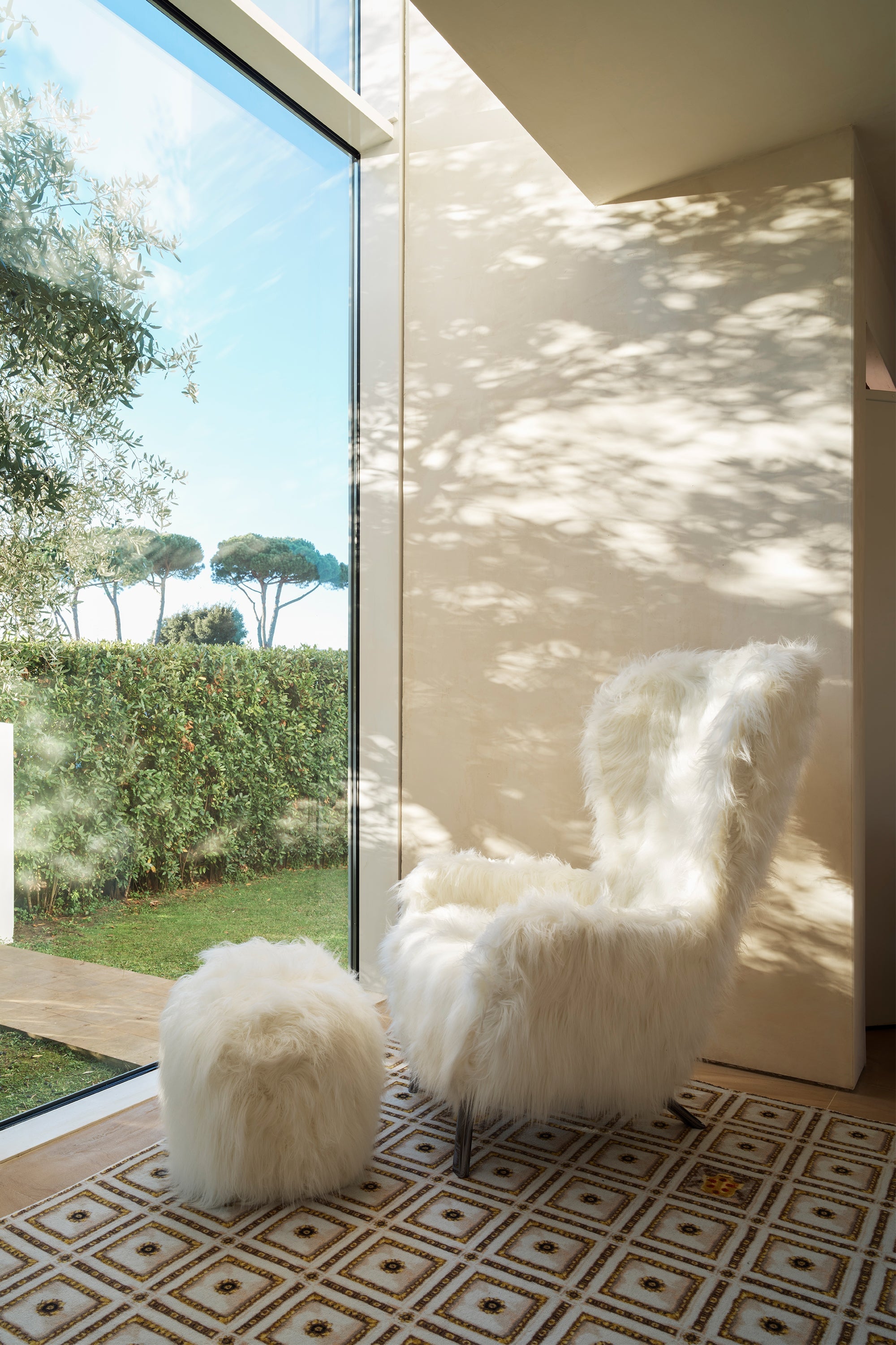 Guelfo Fur Ottoman by Opinion Ciatti – Luxury Faux Fur Footrest & Pouf for Living Room, Bedroom, or Lounge – Perfect for Cozy Home Decor & Relaxation