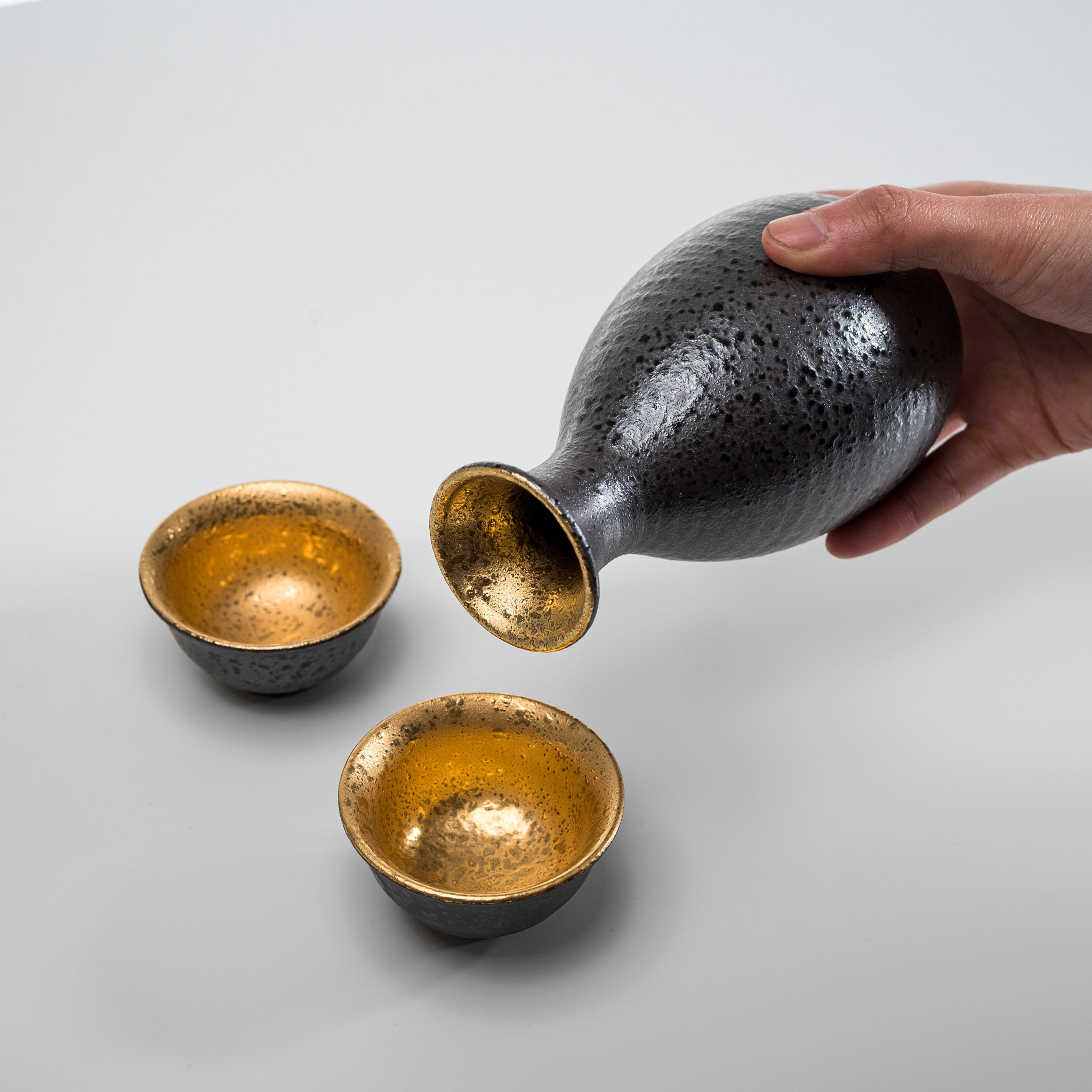 Premium Mino Ware Pottery Sake Set - Black Crystal Glaze with Gold Accents | Traditional Japanese Ceramic Drinking Vessels for Sake, Tea & Special Occasions | Elegant Gift for Home Bar & Asian Dining Experience