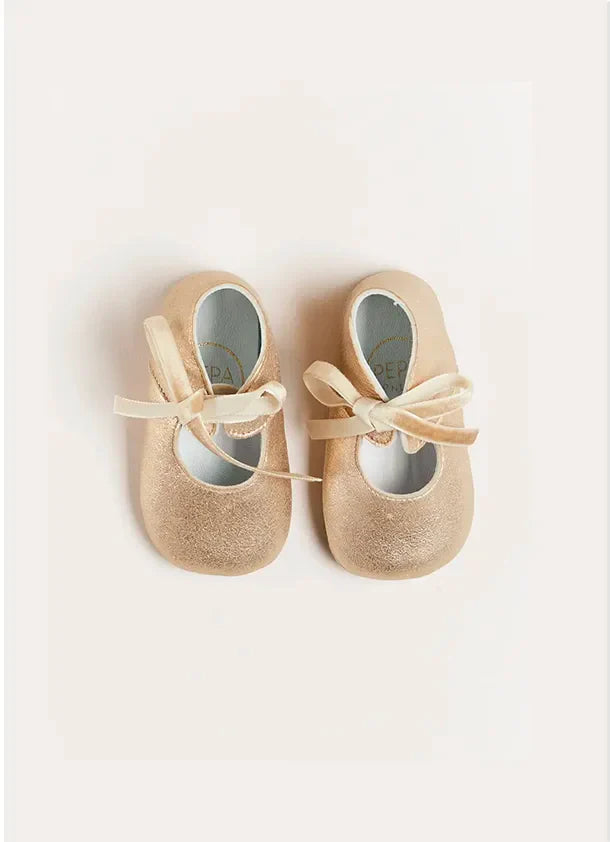 Gold Metallic Velvet Baby Pram Booties - Soft & Stylish 17-20EU Sizes for Newborns - Perfect for Winter Outfits, Photo Shoots & Special Occasions