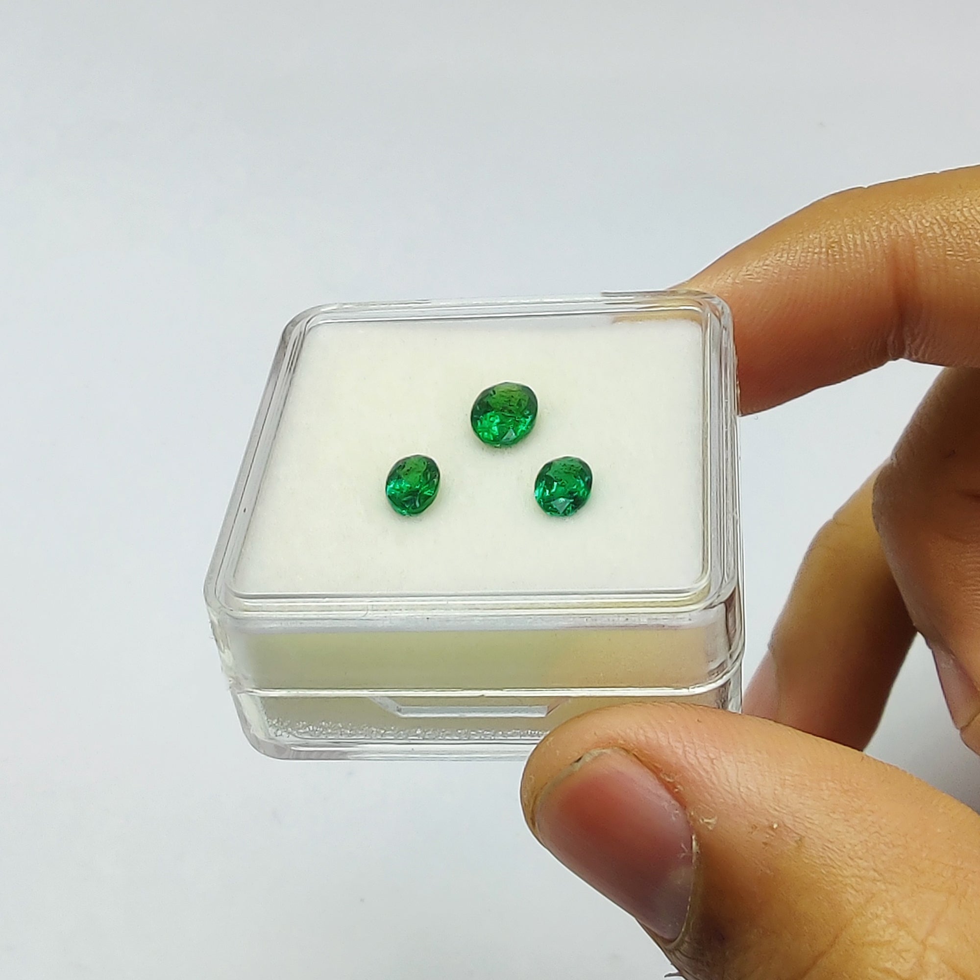 Natural Untreated Green Emerald Gemstone Set - 3pcs Oval Cut 1.75cts (6x4mm & 7x5mm) for Jewelry Making, Engagement Rings & Luxury Gifts