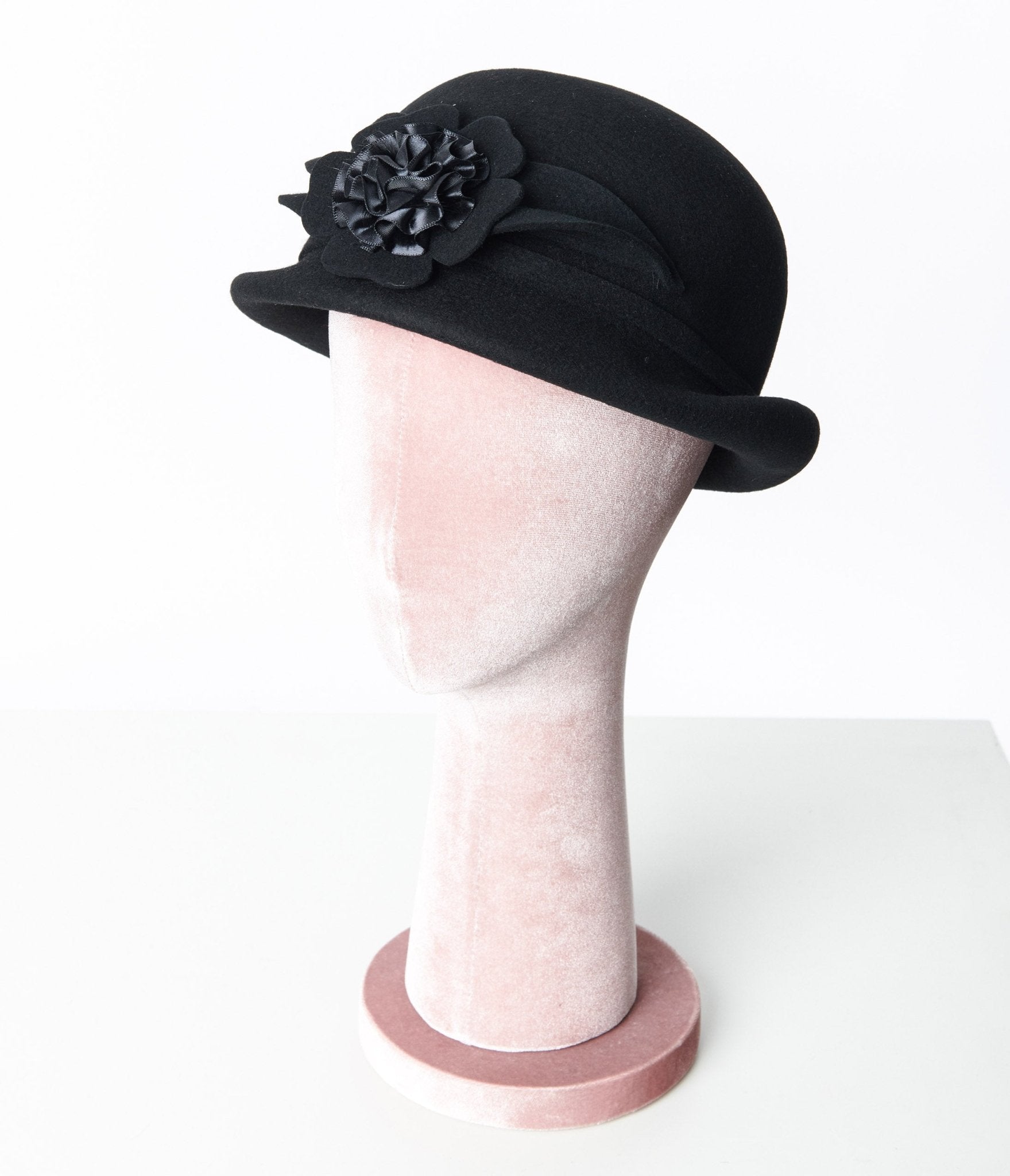 Vintage 1920s Black Floral Cloche Hat - Roaring 20s Gatsby Style Headwear for Women - Perfect for Costume Parties, Weddings & Themed Events