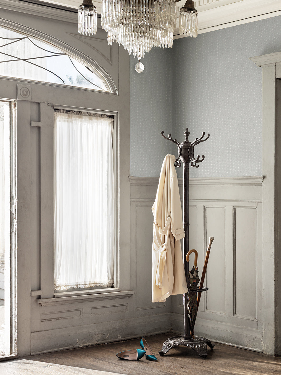 Sarah Jessica Parker Silver Dotted Swiss Wallpaper - Elegant Home Decor for Living Room & Bedroom