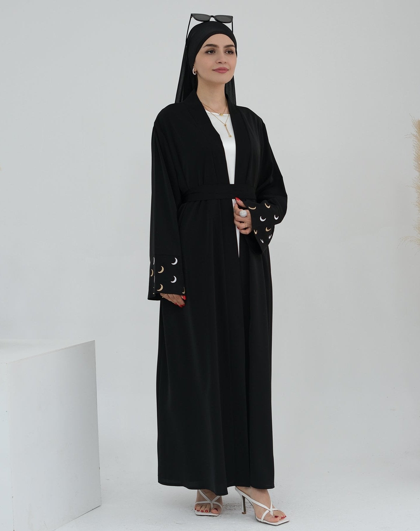 Elegant Black Muna Open Abaya Kimono - Modest Muslim Dress for Women - Perfect for Prayer, Daily Wear & Special Occasions