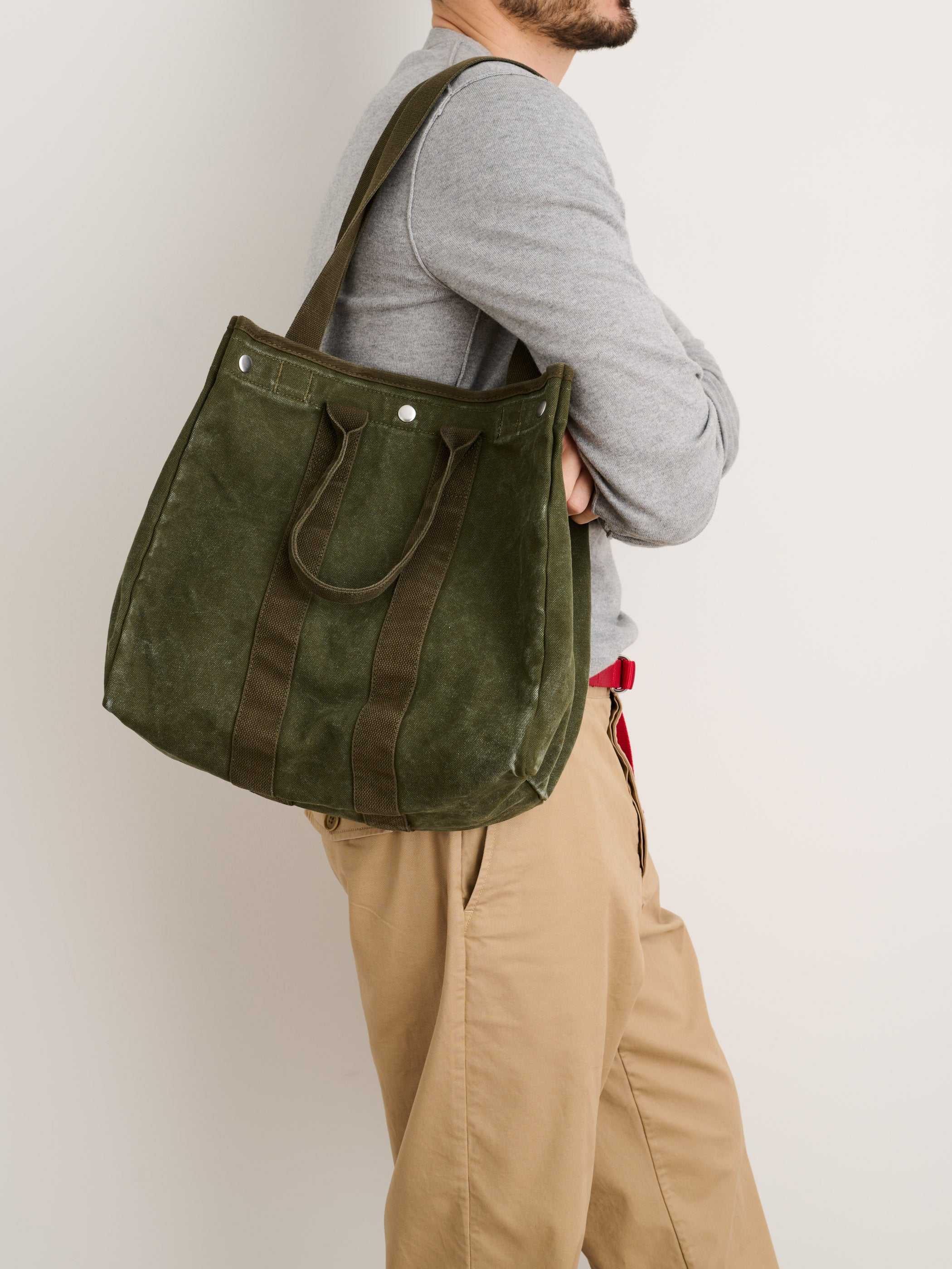 Stylish and Spacious Weekday Tote Bag for Women - Durable Work Tote with Multiple Pockets - Perfect for Office, Commute, and Business Travel