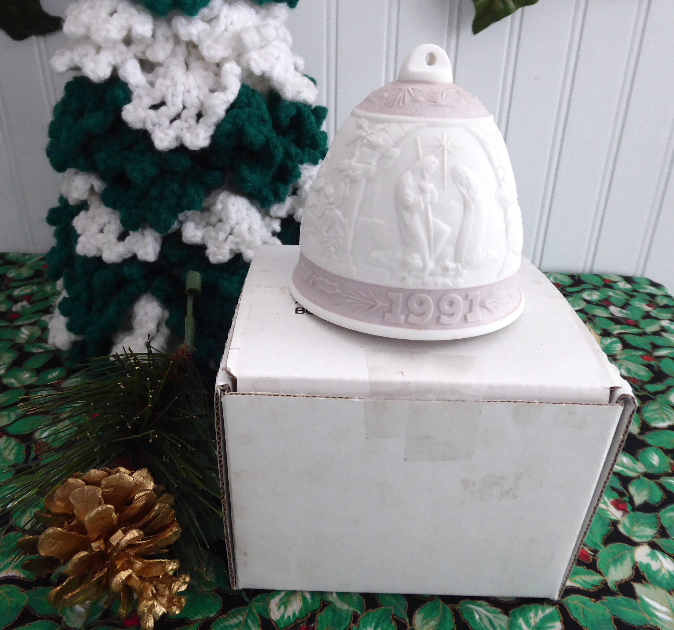 Lladro Christmas Bell 1991 - Nativity Snow Scene with Lavender Christmas Star - Annual Collectible Holiday Ornament in Original Box - Perfect for Christmas Tree Decorations & Holiday Gift Giving