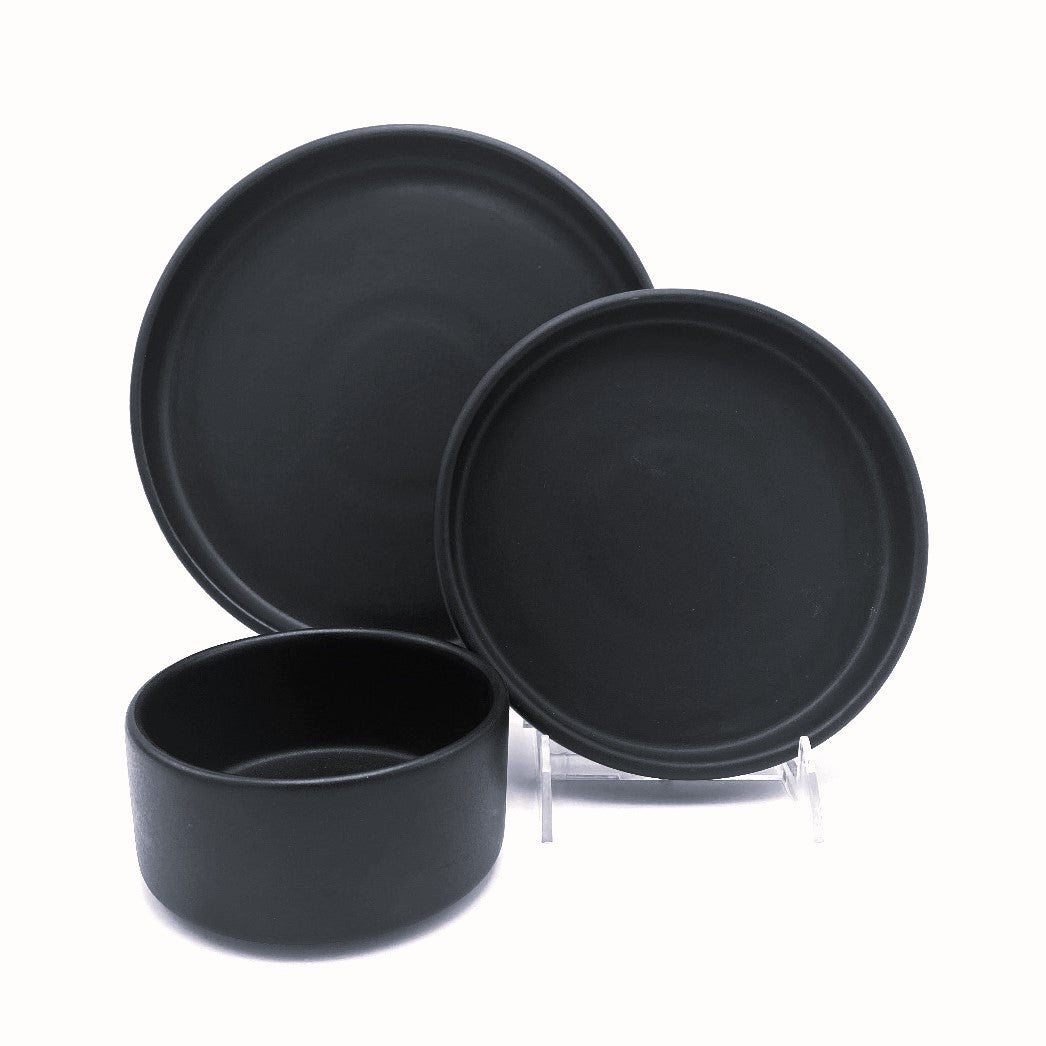 Modern American Dinnerware Set - 3-Piece Matte Black Ceramic Plates for Stylish Dining & Entertaining