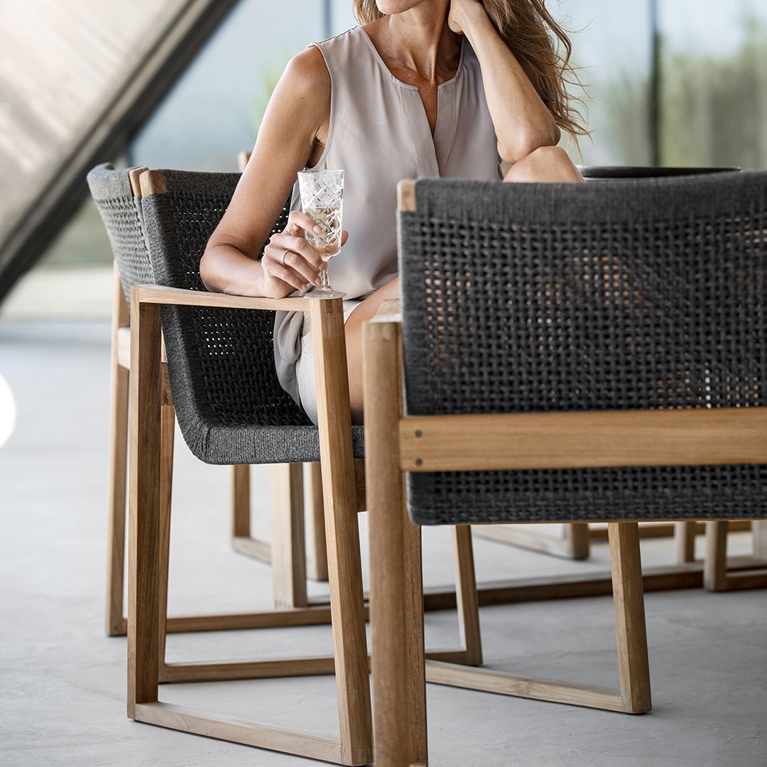 Premium Outdoor Armchair - Durable & Weather-Resistant Patio Furniture for Garden, Poolside, and Backyard Relaxation