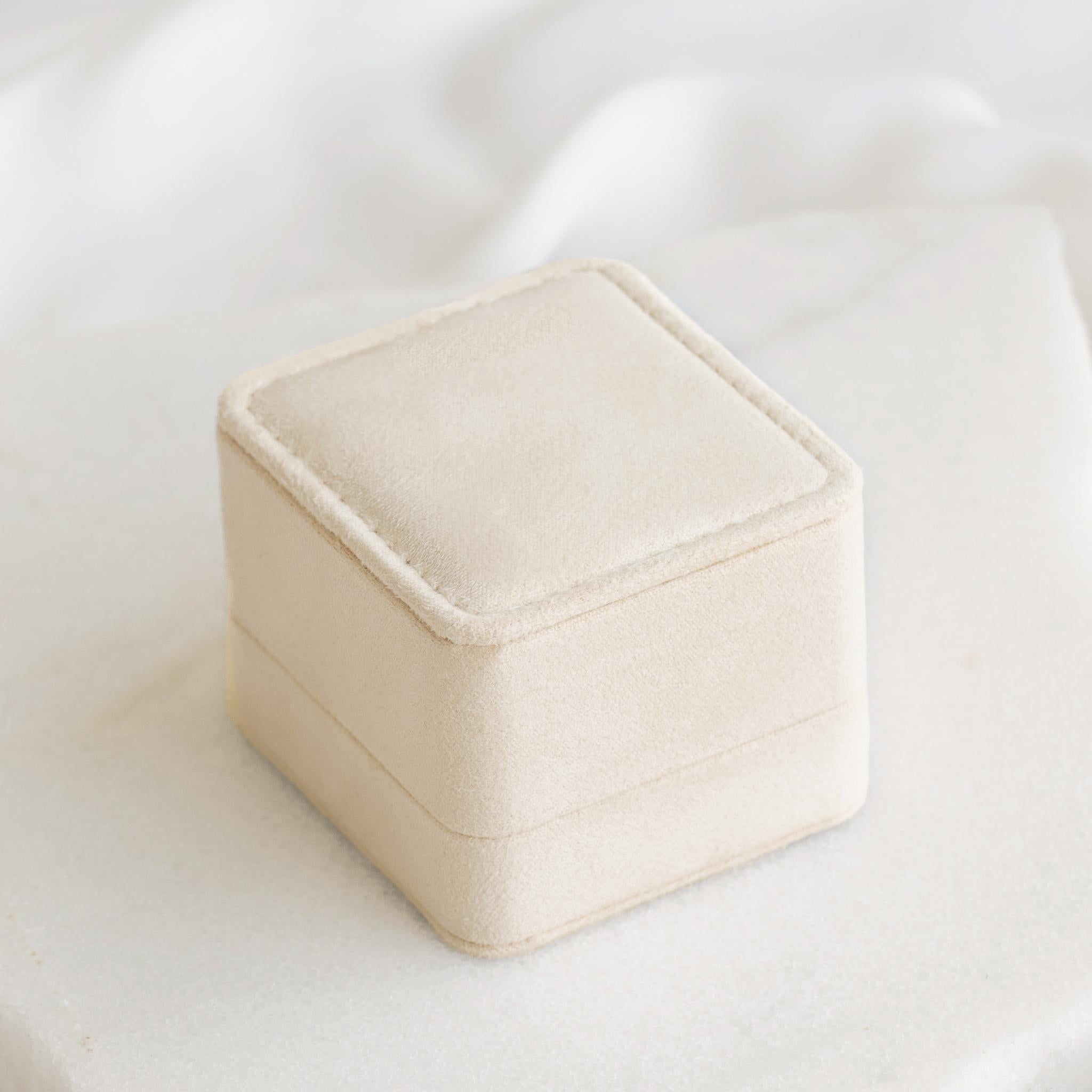 Velvet Ring Box - Elegant Jewelry Gift Box for Engagement, Wedding & Proposal Rings - Perfect for Proposal, Anniversary & Special Occasions
