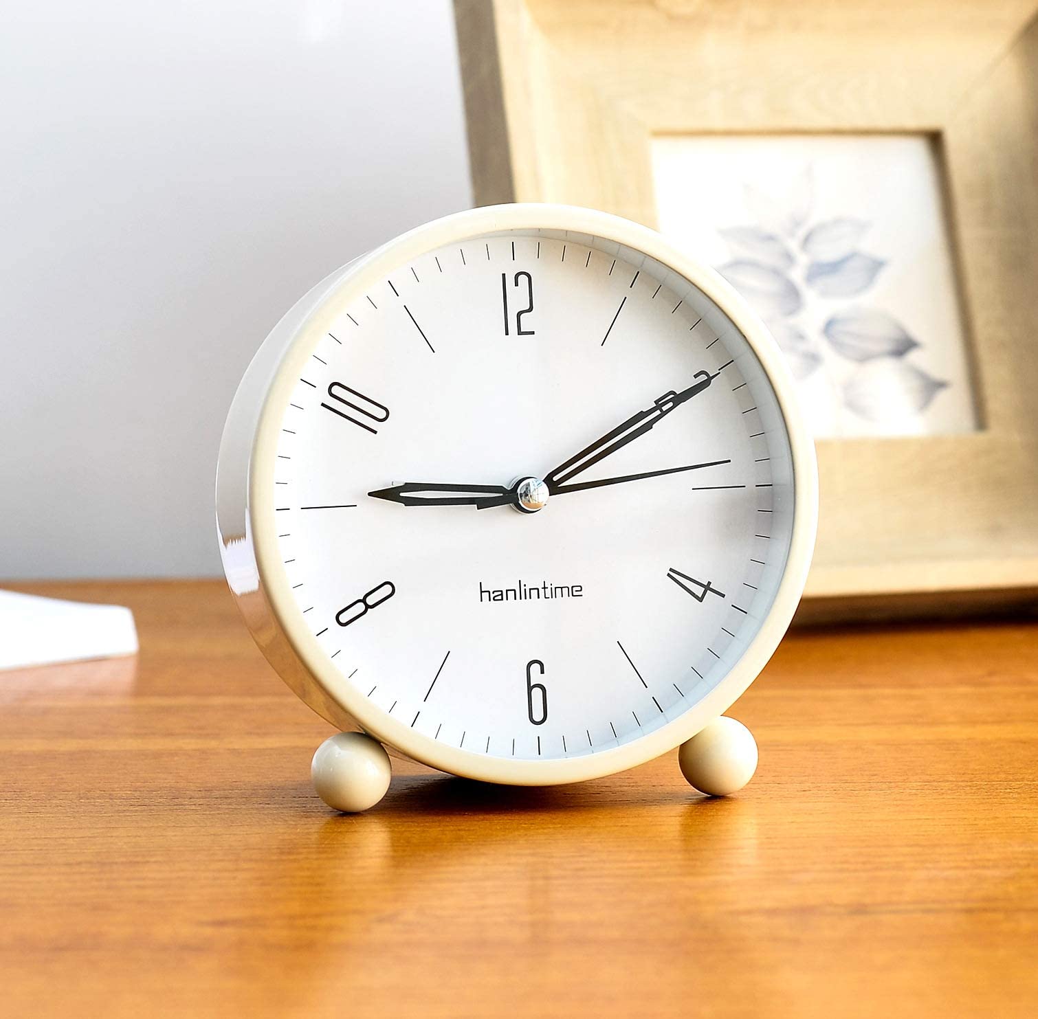 HCYY 4 Inch Silent Analog Alarm Clock with Night Light - Battery Operated, No Ticking, Simple Design for Bedroom, Bedside or Desk - Perfect for Light Sleepers, Kids Rooms & Home Office (Black/White)