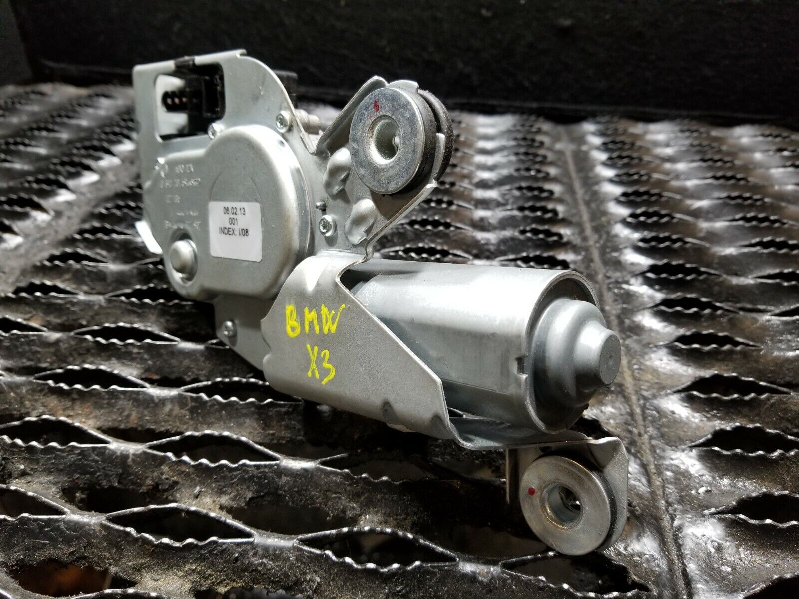 04 05 06 BMW X3 E83 Rear Wiper Motor Replacement - OEM Quality - Perfect for Rainy Weather & Winter Driving
