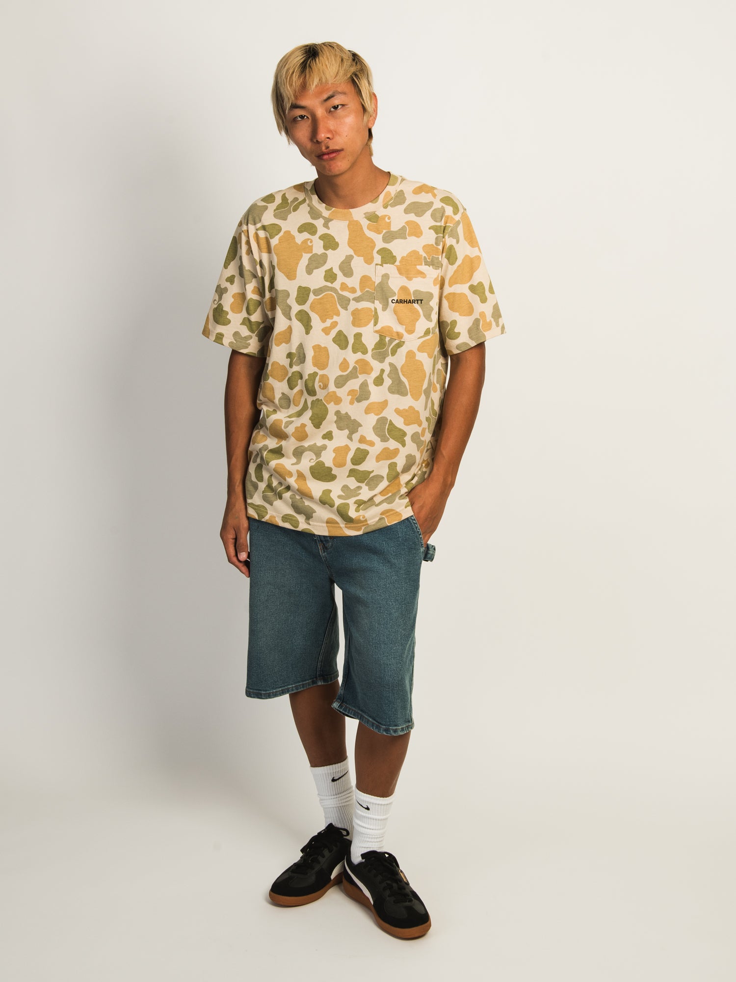 Carhartt Relaxed Fit Lightweight Pocket T-Shirt for Men - Comfortable Casual Wear for Work & Outdoor Activities
