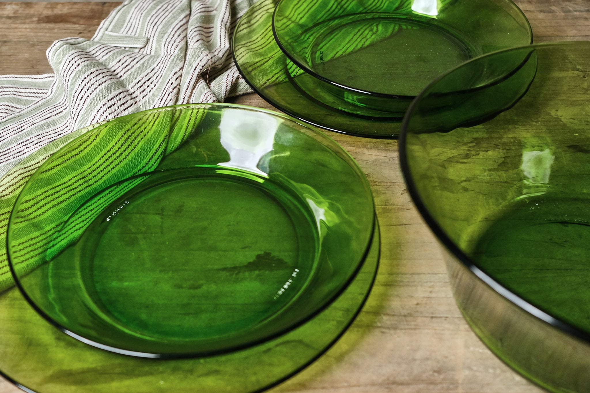 Premium Eco-Friendly Home Decor - Sustainable & Stylish Green Living Room & Bedroom Accents for Modern Interior Design