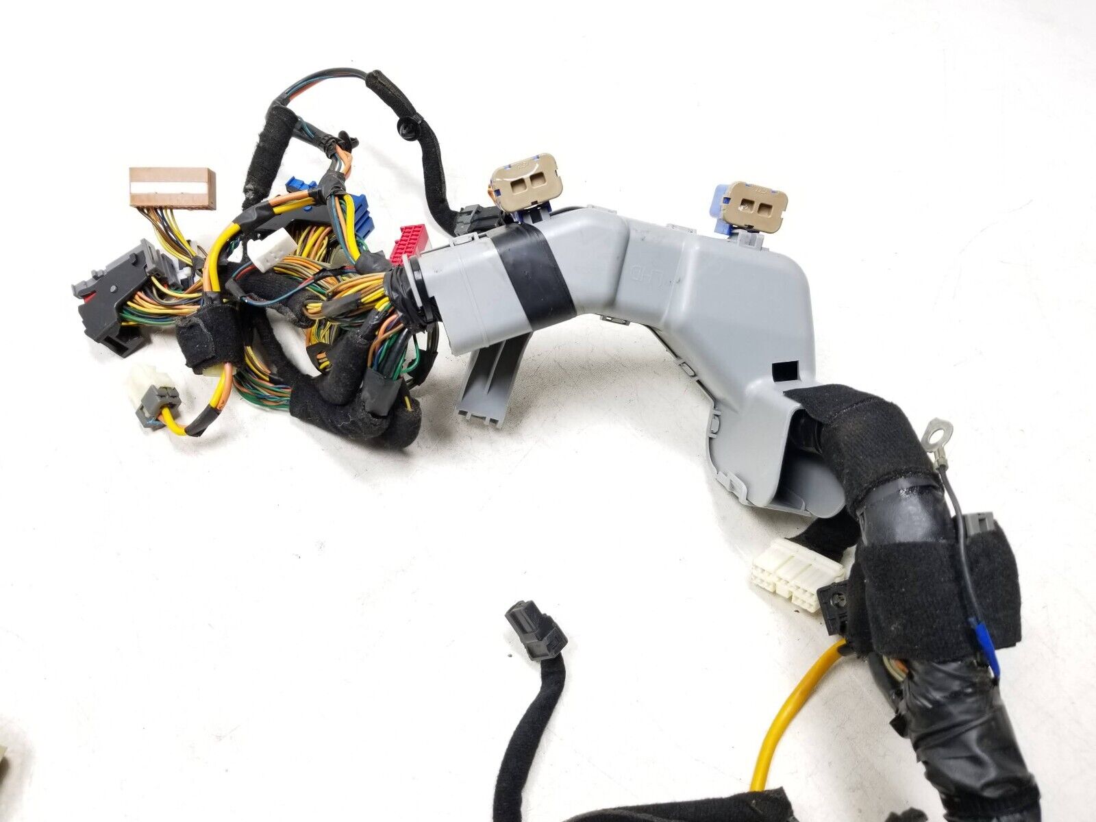 10 Hyundai Azera Dash Wire Harness OEM - Replacement for 2006-2010 Models - Perfect for Car Electrical Repairs & Upgrades