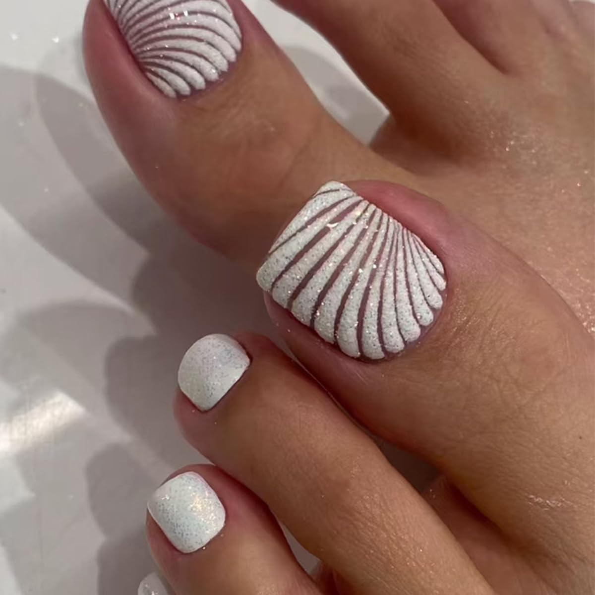 White Shell Pattern Press on Toe Nails - 24 Pcs Short Square Acrylic Fake Toenails for Women | Reusable Summer Pedicure Decorations | Perfect for Beach Vacations, Pool Parties & Nail Salon DIY