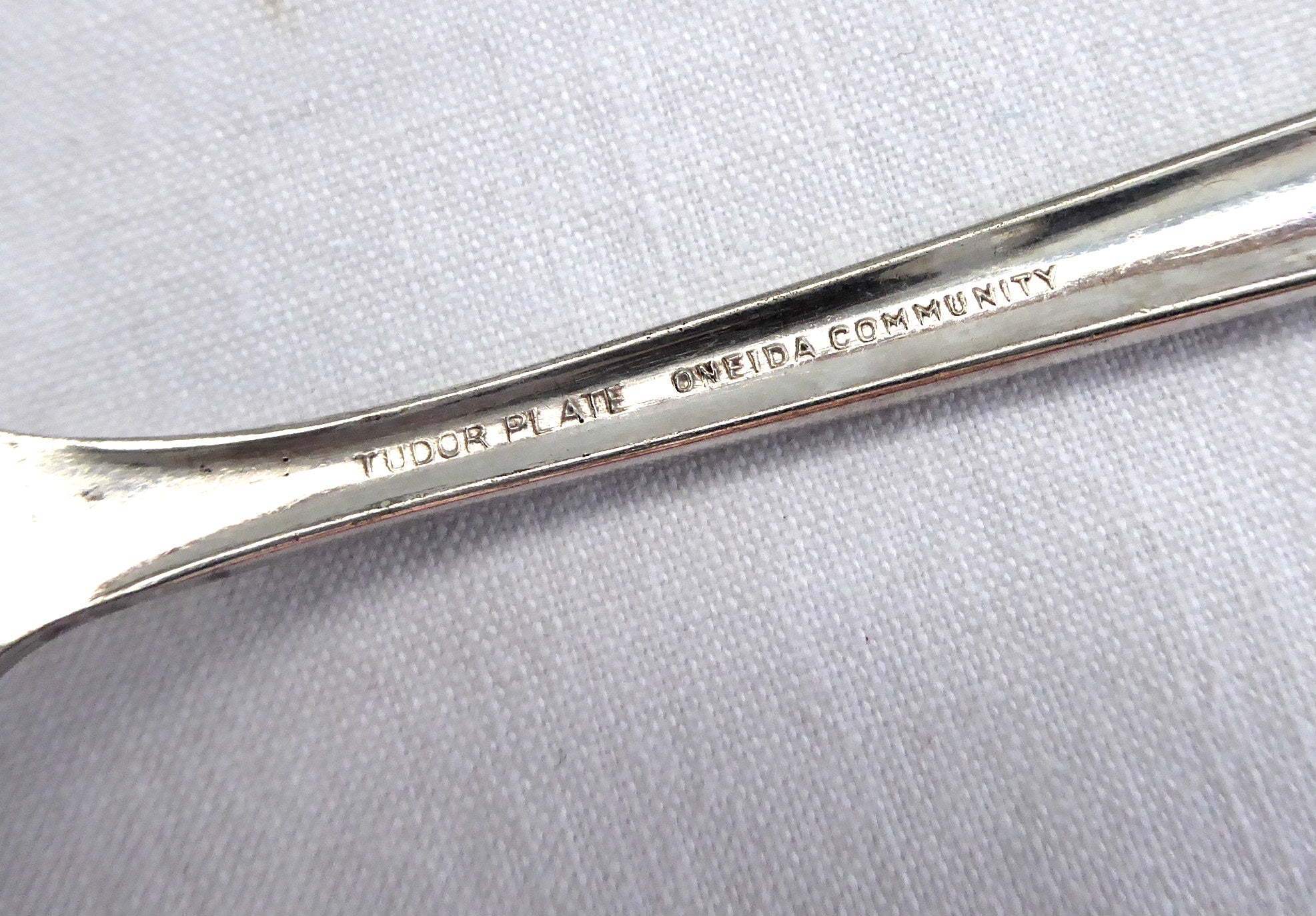 Vintage Oneida Royal Oak Oakleigh Silver Plate Dessert Forks Set of 8 - Monogrammed 1940s Elegant Flatware for Fine Dining, Tea Parties & Special Occasions