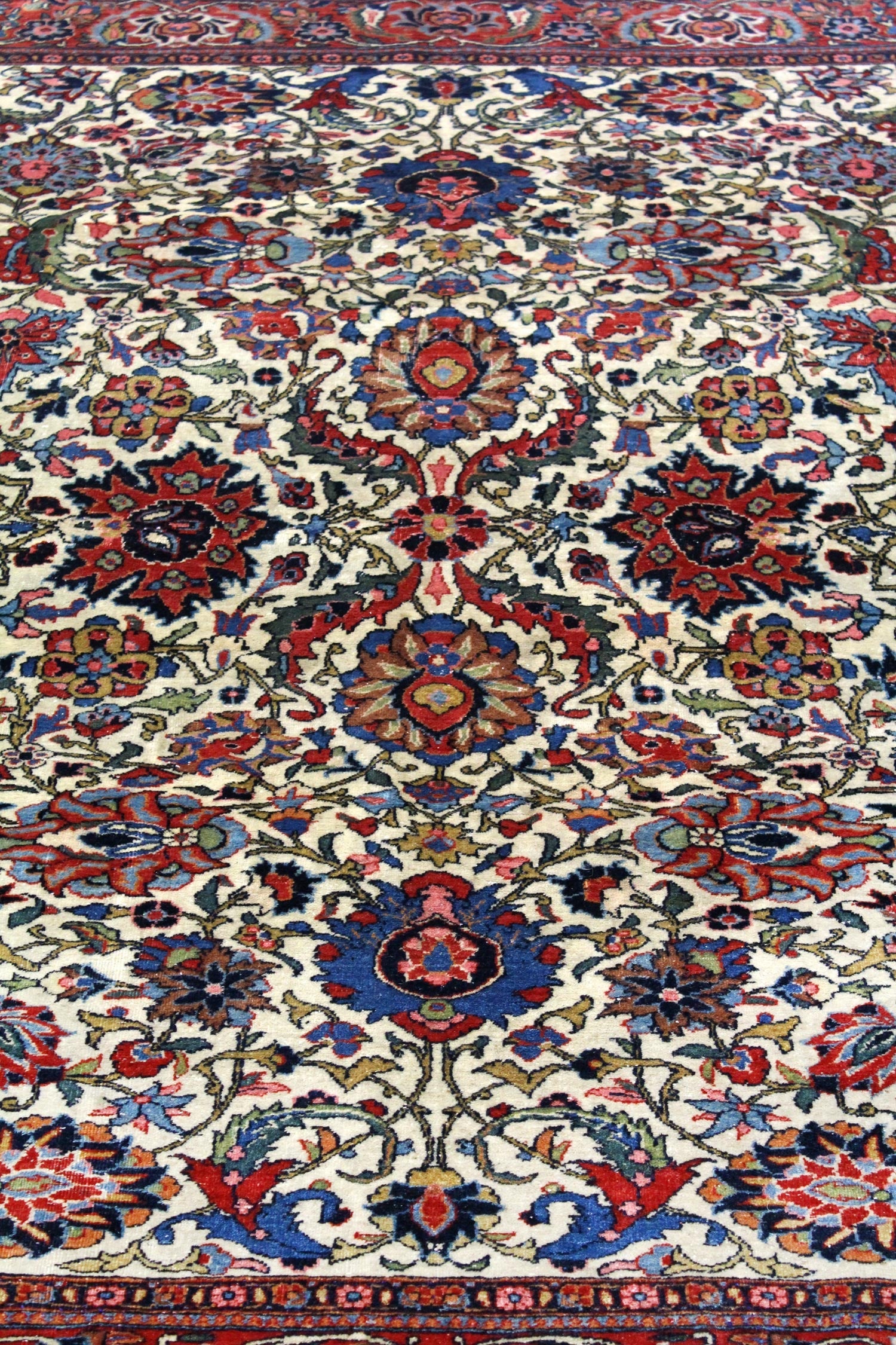 Antique Isfahan Handwoven Traditional Persian Rug - J63617 - Perfect for Living Room, Bedroom & Home Decor