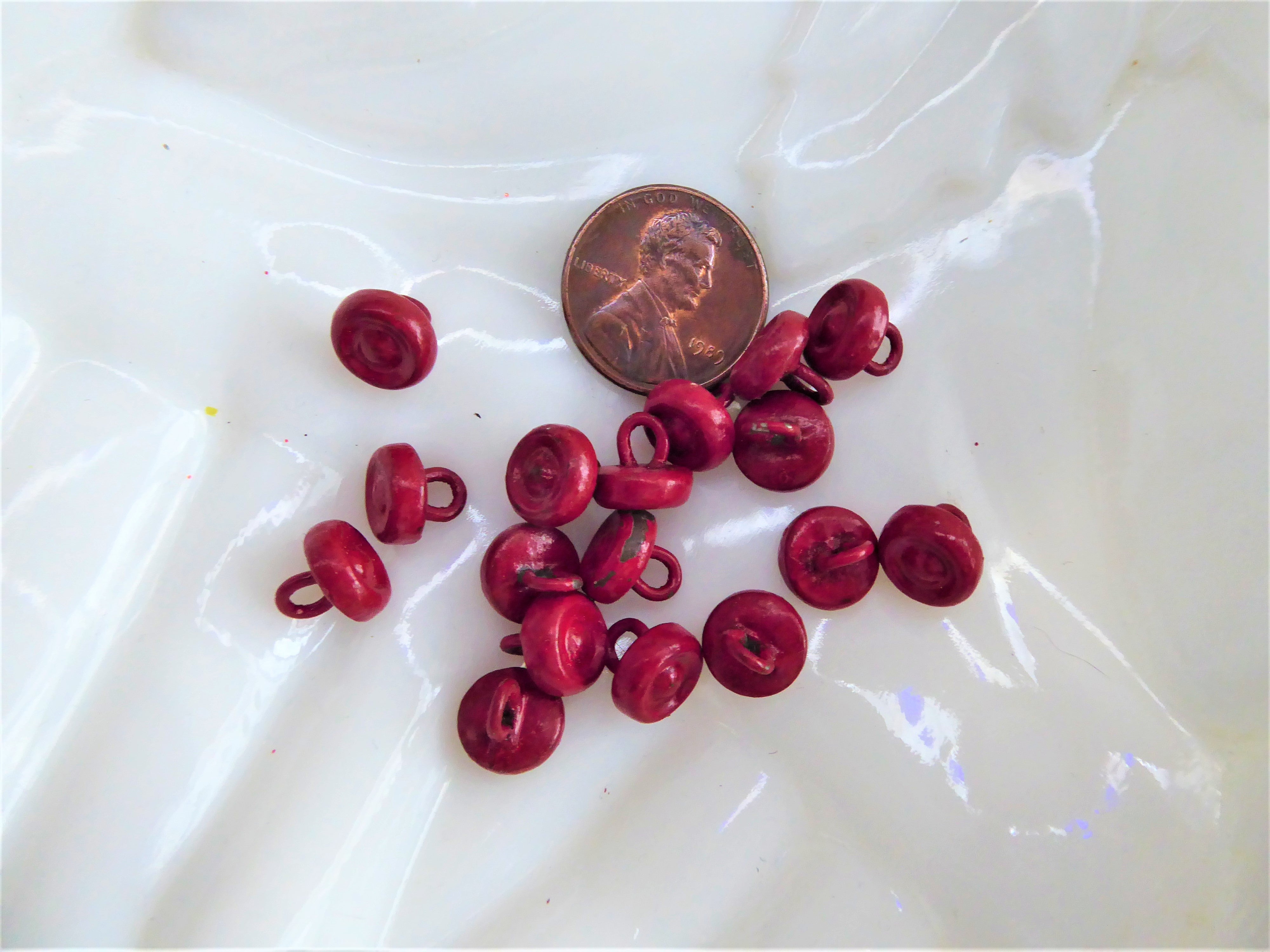 Victorian Style Red Lipstick Shoe Buttons - 17 Antique Painted Glove Buttons with Pin Shank (1900s Inspired) - Perfect for Vintage Fashion, DIY Costume Accessories & Historical Clothing Restoration