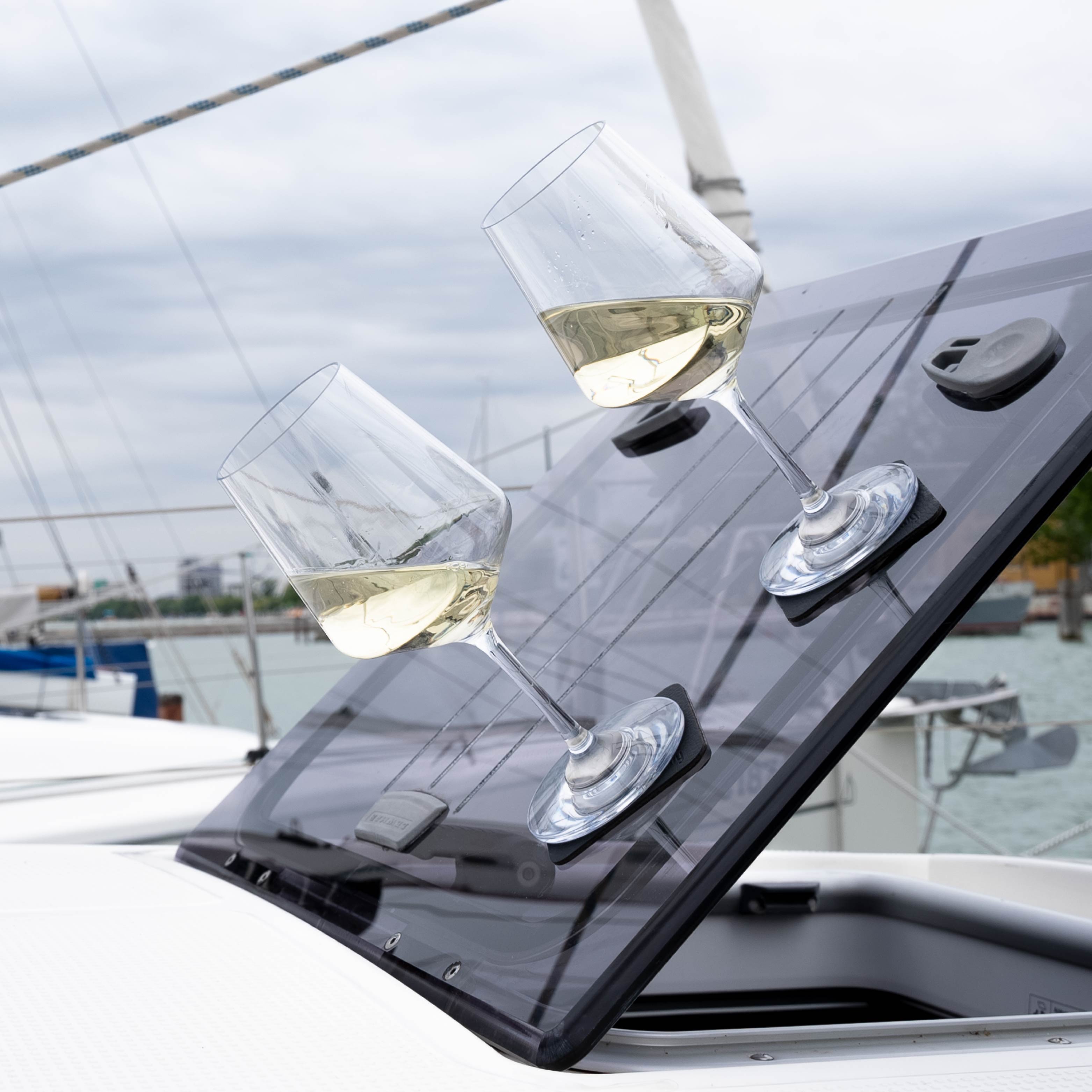 Premium Magnetic Plastic Wine Glasses Set with Holder - Perfect for Outdoor Picnics, Camping, and Parties