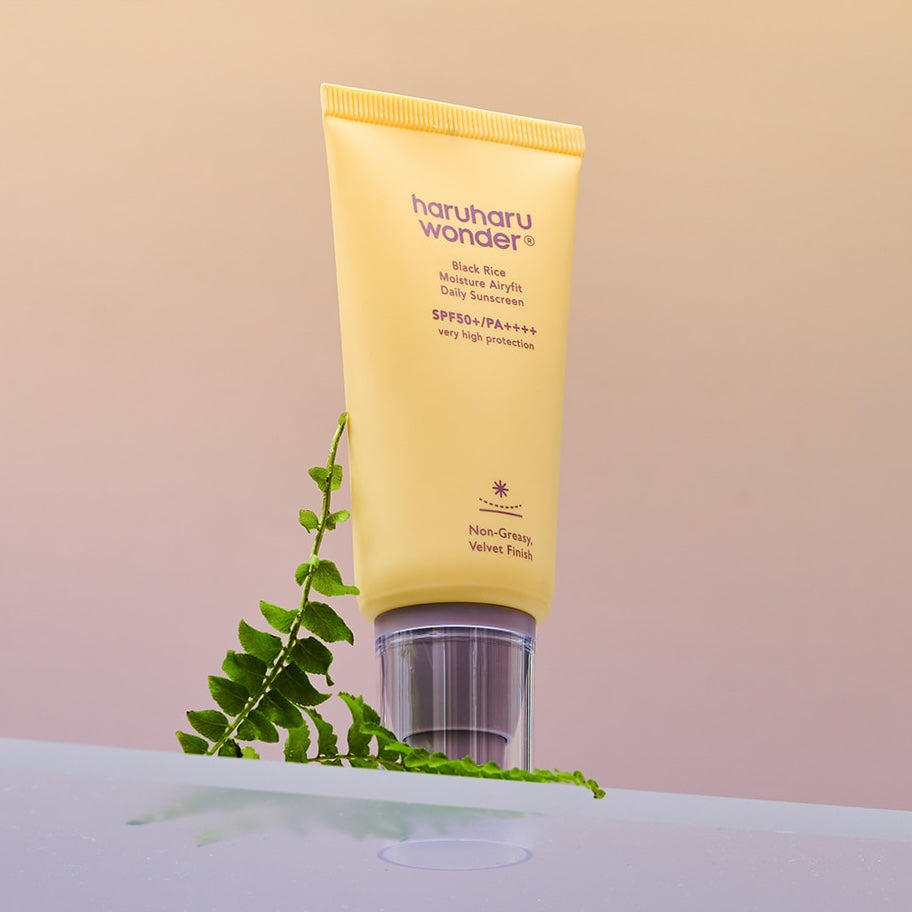 Haruharu Wonder Black Rice Moisture Airyfit Daily Sunscreen SPF50+ PA++++ 50ml - Lightweight Korean Sunscreen for Face, Oil-Free & Non-Greasy - Perfect for Daily Use, Outdoor Activities & Sensitive Skin