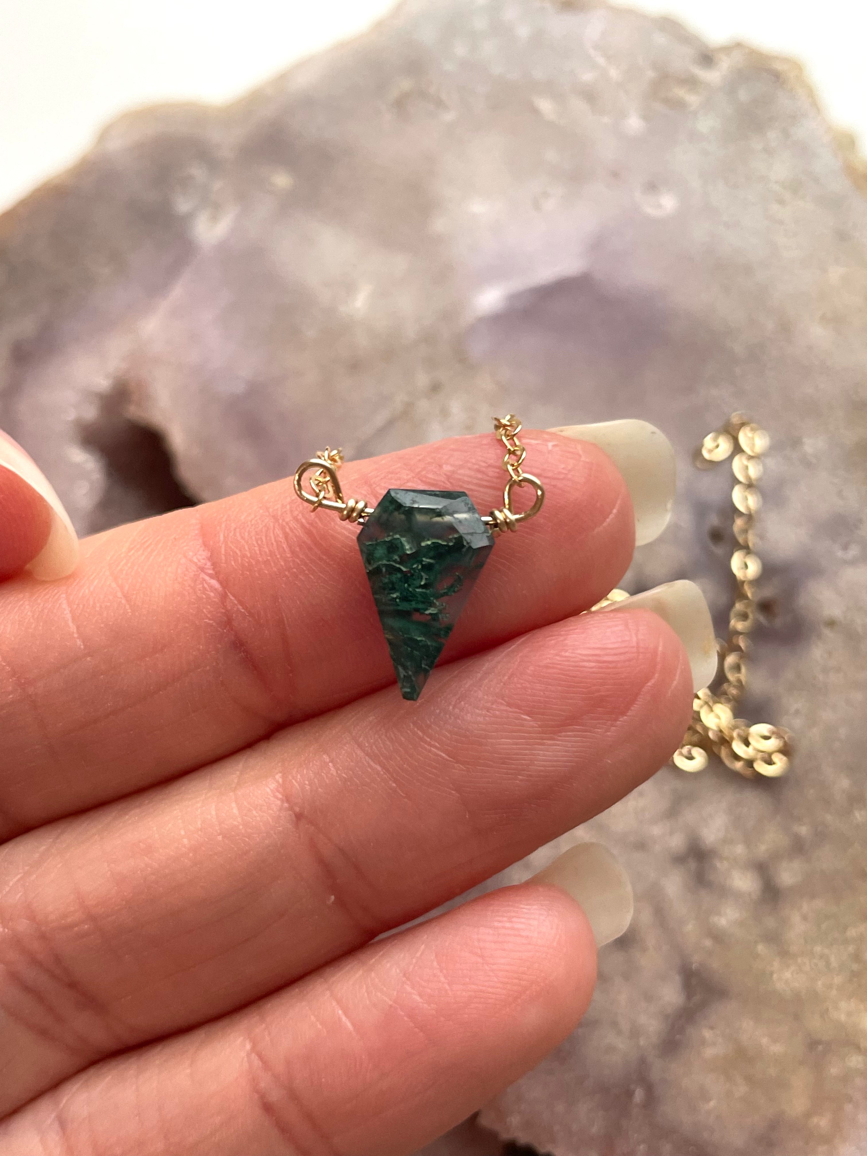 Natural Moss Agate Necklace for Women - Healing Crystal Pendant with Adjustable Chain - Perfect for Meditation, Yoga & Spiritual Gifts